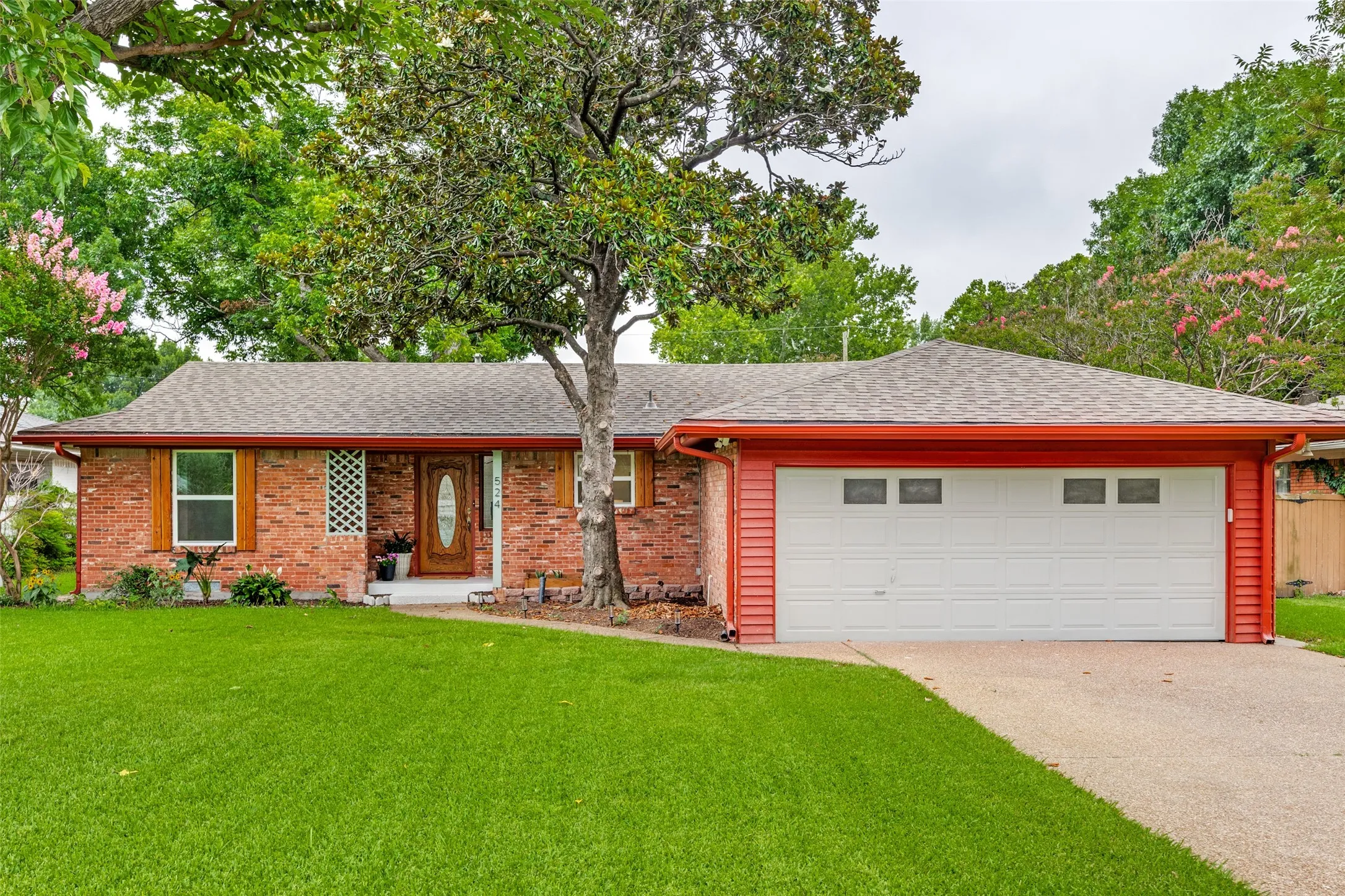 Single Family Residence For Sale in Dallas County , 524 Carol Court, Richardson, Texas 75081, 3 Bedroom, 3 Bathroom, 2 Garage spaces, 1,912 Sqft, built in 1954, mls#21243973, Real Estate Agent in Richardson, Homes For Sale in Dallas county, Homes For Sale in Richardson, Realtor in Richardson Texas, Real Estate Brokerage Independent Realty Texas, Luminita Cordes Realtor