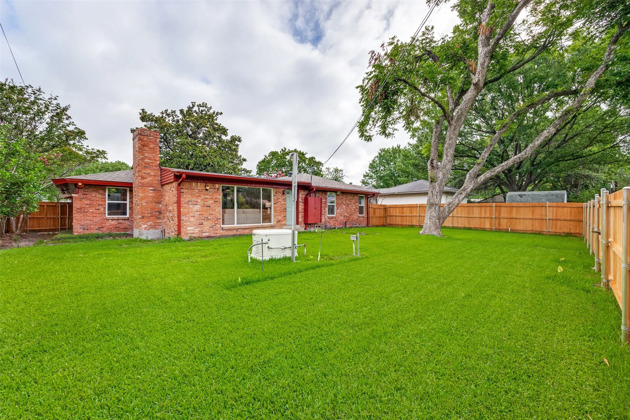 Single Family Residence For Sale in Dallas County , 524 Carol Court, Richardson, Texas 75081, 3 Bedroom, 3 Bathroom, 2 Garage spaces, 1,912 Sqft, built in 1954, mls#21243973, Real Estate Agent in Richardson, Homes For Sale in Dallas county, Homes For Sale in Richardson, Realtor in Richardson Texas, Real Estate Brokerage Independent Realty Texas, Luminita Cordes Realtor