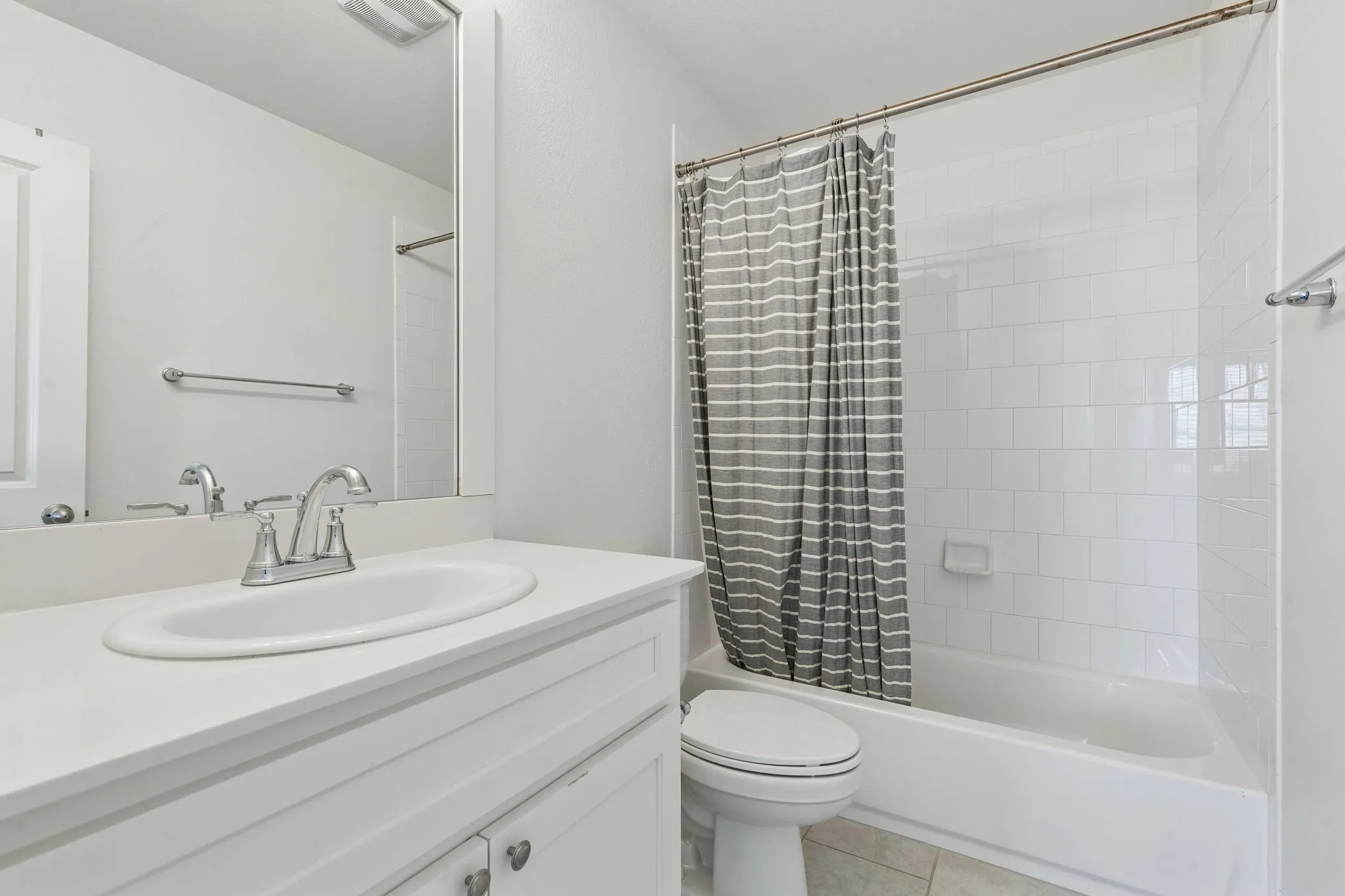 Single Family Residence For Sale in Tarrant County , 2941 Gordon Avenue, Fort Worth, Texas 76110, 3 Bedrooms, 4 Bathrooms, Garage spaces, 2,480 Sqft, built in 2019, Price $625,000, mls#21303404, Real Estate Agent in Fort Worth, Homes For Sale in Tarrant county, Homes For Sale in Fort Worth, Realtor in Fort Worth Texas, Real Estate Brokerage Independent Realty Texas, Luminita Cordes Realtor