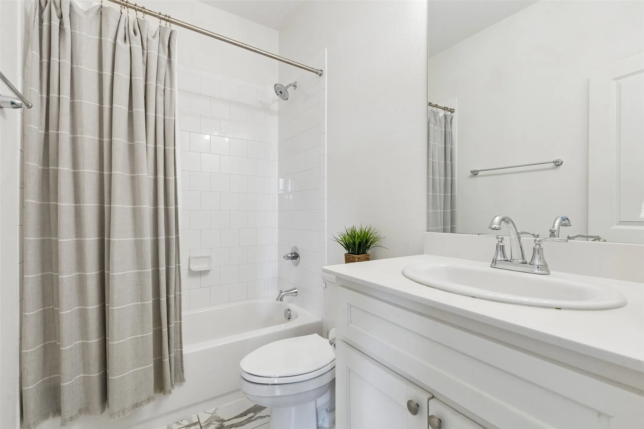 Single Family Residence For Sale in Tarrant County , 2941 Gordon Avenue, Fort Worth, Texas 76110, 3 Bedrooms, 4 Bathrooms, Garage spaces, 2,480 Sqft, built in 2019, Price $625,000, mls#21303404, Real Estate Agent in Fort Worth, Homes For Sale in Tarrant county, Homes For Sale in Fort Worth, Realtor in Fort Worth Texas, Real Estate Brokerage Independent Realty Texas, Luminita Cordes Realtor