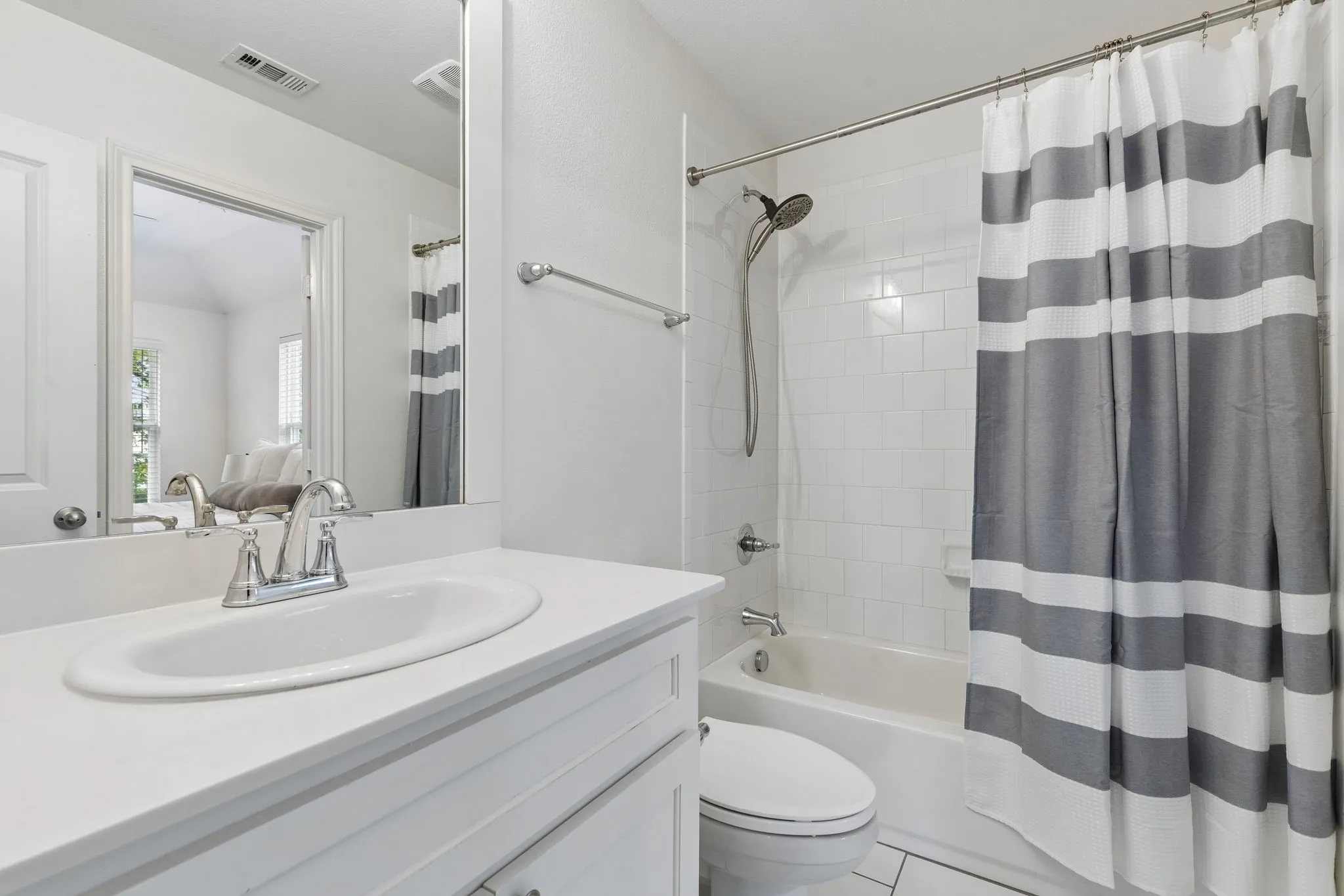 Single Family Residence For Sale in Tarrant County , 2941 Gordon Avenue, Fort Worth, Texas 76110, 3 Bedrooms, 4 Bathrooms, Garage spaces, 2,480 Sqft, built in 2019, Price $625,000, mls#21303404, Real Estate Agent in Fort Worth, Homes For Sale in Tarrant county, Homes For Sale in Fort Worth, Realtor in Fort Worth Texas, Real Estate Brokerage Independent Realty Texas, Luminita Cordes Realtor
