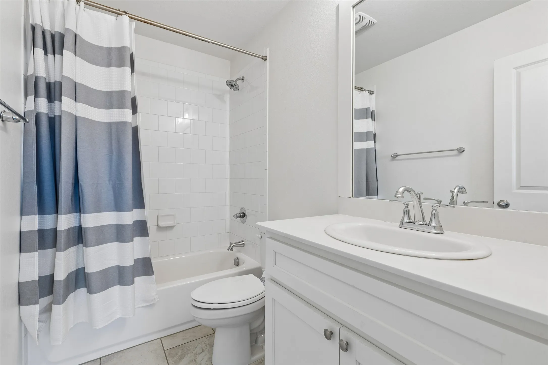 Single Family Residence For Sale in Tarrant County , 2941 Gordon Avenue, Fort Worth, Texas 76110, 3 Bedrooms, 4 Bathrooms, Garage spaces, 2,480 Sqft, built in 2019, Price $625,000, mls#21303404, Real Estate Agent in Fort Worth, Homes For Sale in Tarrant county, Homes For Sale in Fort Worth, Realtor in Fort Worth Texas, Real Estate Brokerage Independent Realty Texas, Luminita Cordes Realtor