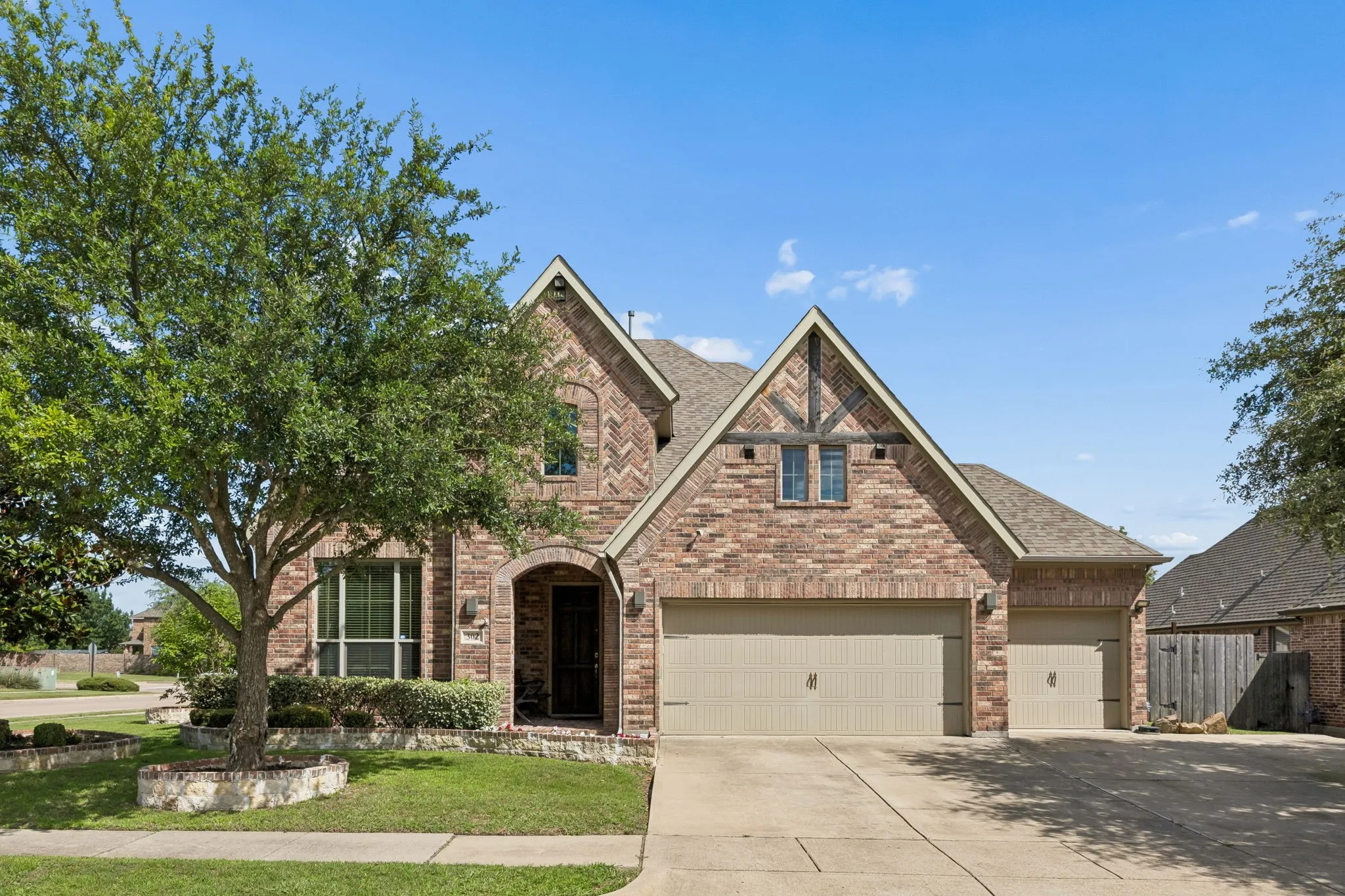 Single Family Residence For Sale in Rockwall County , 302 Phillips Court, Fate, Texas 75087, 4 Bedroom, 3 Bathroom, 3 Garage spaces, 3,426 Sqft, built in 2013, mls#21296056, Real Estate Agent in Fate, Homes For Sale in Rockwall county, Homes For Sale in Fate, Realtor in Fate Texas, Real Estate Brokerage Independent Realty Texas, Luminita Cordes Realtor