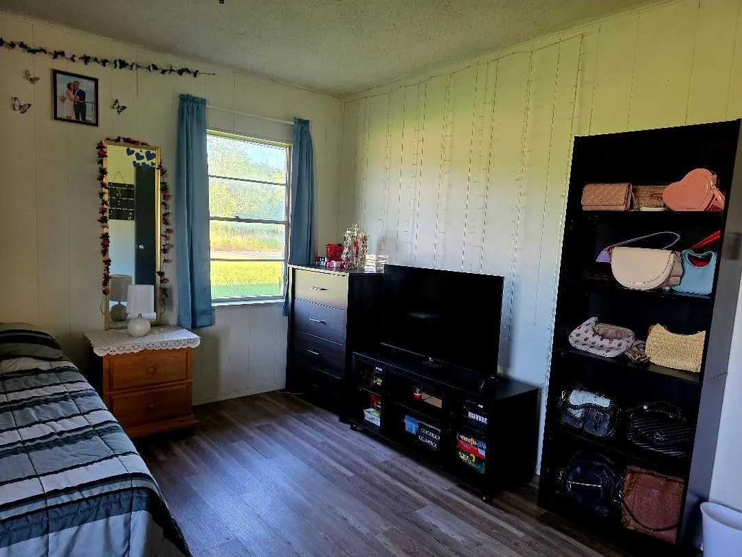 Single Family Residence For Sale in Limestone County , 602 Hewitt Street, Groesbeck, Texas 76642, 3 Bedroom, 1 Bathroom, Garage spaces, 1,200 Sqft, built in 1981, mls#21298980, Real Estate Agent in Groesbeck, Homes For Sale in Limestone county, Homes For Sale in Groesbeck, Realtor in Groesbeck Texas, Real Estate Brokerage Independent Realty Texas, Luminita Cordes Realtor