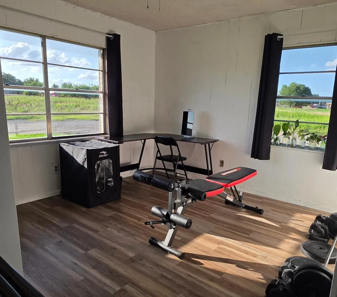 Single Family Residence For Sale in Limestone County , 602 Hewitt Street, Groesbeck, Texas 76642, 3 Bedroom, 1 Bathroom, Garage spaces, 1,200 Sqft, built in 1981, mls#21298980, Real Estate Agent in Groesbeck, Homes For Sale in Limestone county, Homes For Sale in Groesbeck, Realtor in Groesbeck Texas, Real Estate Brokerage Independent Realty Texas, Luminita Cordes Realtor