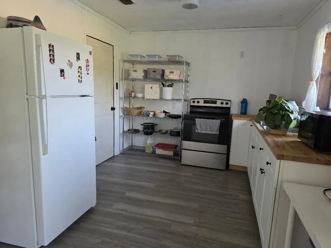 Single Family Residence For Sale in Limestone County , 602 Hewitt Street, Groesbeck, Texas 76642, 3 Bedroom, 1 Bathroom, Garage spaces, 1,200 Sqft, built in 1981, mls#21298980, Real Estate Agent in Groesbeck, Homes For Sale in Limestone county, Homes For Sale in Groesbeck, Realtor in Groesbeck Texas, Real Estate Brokerage Independent Realty Texas, Luminita Cordes Realtor