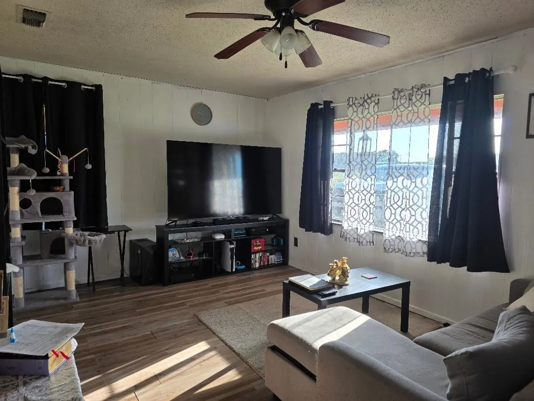 Single Family Residence For Sale in Limestone County , 602 Hewitt Street, Groesbeck, Texas 76642, 3 Bedroom, 1 Bathroom, Garage spaces, 1,200 Sqft, built in 1981, mls#21298980, Real Estate Agent in Groesbeck, Homes For Sale in Limestone county, Homes For Sale in Groesbeck, Realtor in Groesbeck Texas, Real Estate Brokerage Independent Realty Texas, Luminita Cordes Realtor