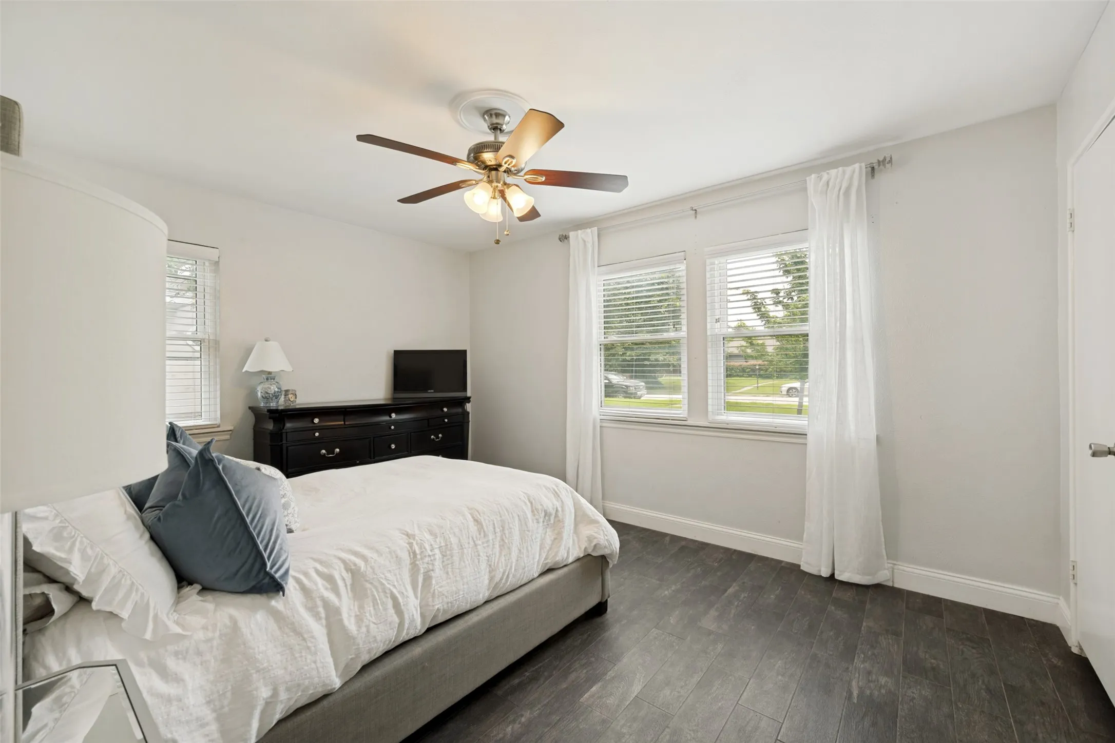 Single Family Residence For Sale in Tarrant County , 4504 Geddes Avenue, Fort Worth, Texas 76107, 2 Bedroom, 1 Bathroom, Garage spaces, 882 Sqft, built in 1952, Price $274,900, mls#21304309, Real Estate Agent in Fort Worth, Homes For Sale in Tarrant county, Homes For Sale in Fort Worth, Realtor in Fort Worth Texas, Real Estate Brokerage Independent Realty Texas, Luminita Cordes Realtor