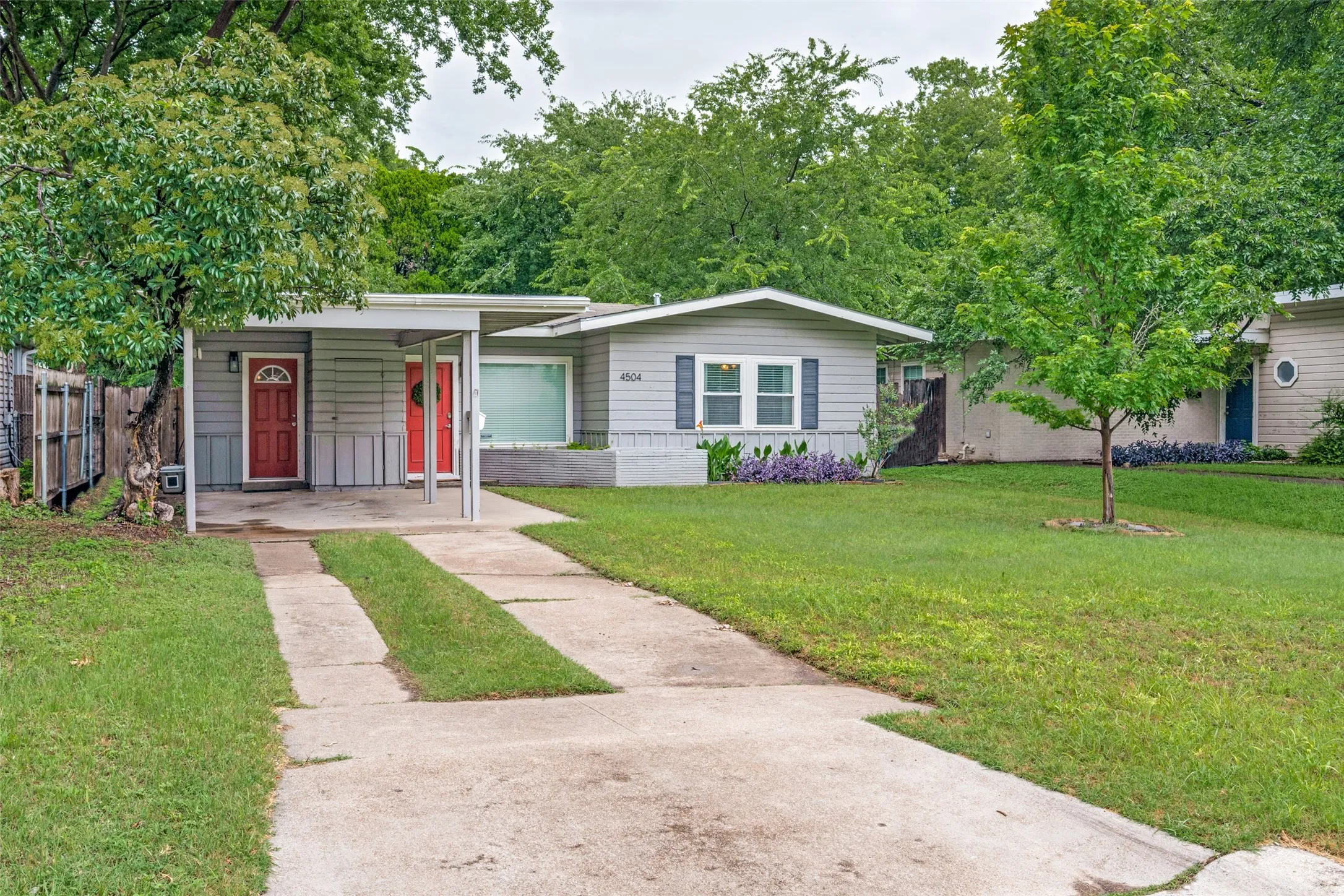 Single Family Residence For Sale in Tarrant County , 4504 Geddes Avenue, Fort Worth, Texas 76107, 2 Bedroom, 1 Bathroom, Garage spaces, 882 Sqft, built in 1952, Price $274,900, mls#21304309, Real Estate Agent in Fort Worth, Homes For Sale in Tarrant county, Homes For Sale in Fort Worth, Realtor in Fort Worth Texas, Real Estate Brokerage Independent Realty Texas, Luminita Cordes Realtor