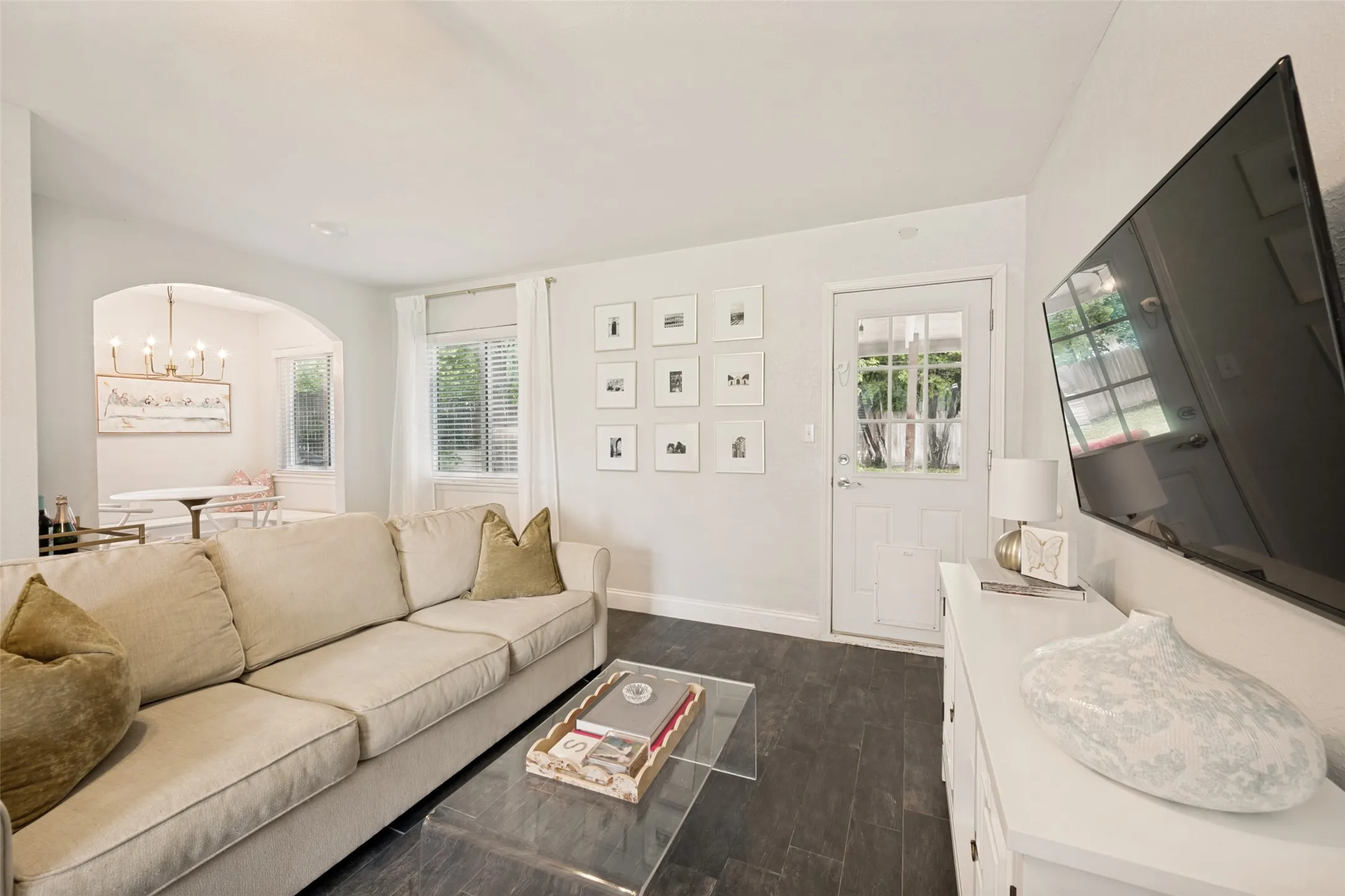 Single Family Residence For Sale in Tarrant County , 4504 Geddes Avenue, Fort Worth, Texas 76107, 2 Bedroom, 1 Bathroom, Garage spaces, 882 Sqft, built in 1952, Price $274,900, mls#21304309, Real Estate Agent in Fort Worth, Homes For Sale in Tarrant county, Homes For Sale in Fort Worth, Realtor in Fort Worth Texas, Real Estate Brokerage Independent Realty Texas, Luminita Cordes Realtor