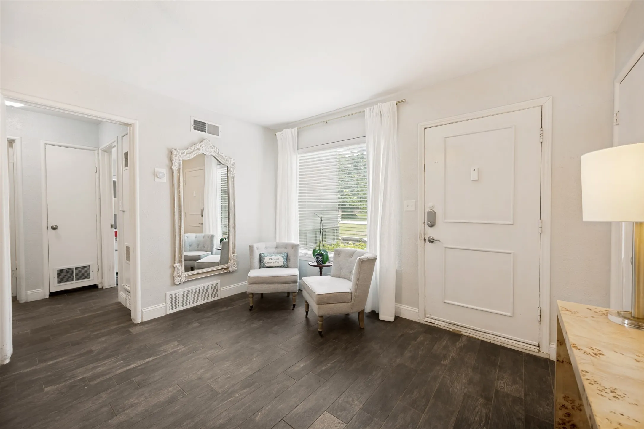 Single Family Residence For Sale in Tarrant County , 4504 Geddes Avenue, Fort Worth, Texas 76107, 2 Bedroom, 1 Bathroom, Garage spaces, 882 Sqft, built in 1952, Price $274,900, mls#21304309, Real Estate Agent in Fort Worth, Homes For Sale in Tarrant county, Homes For Sale in Fort Worth, Realtor in Fort Worth Texas, Real Estate Brokerage Independent Realty Texas, Luminita Cordes Realtor