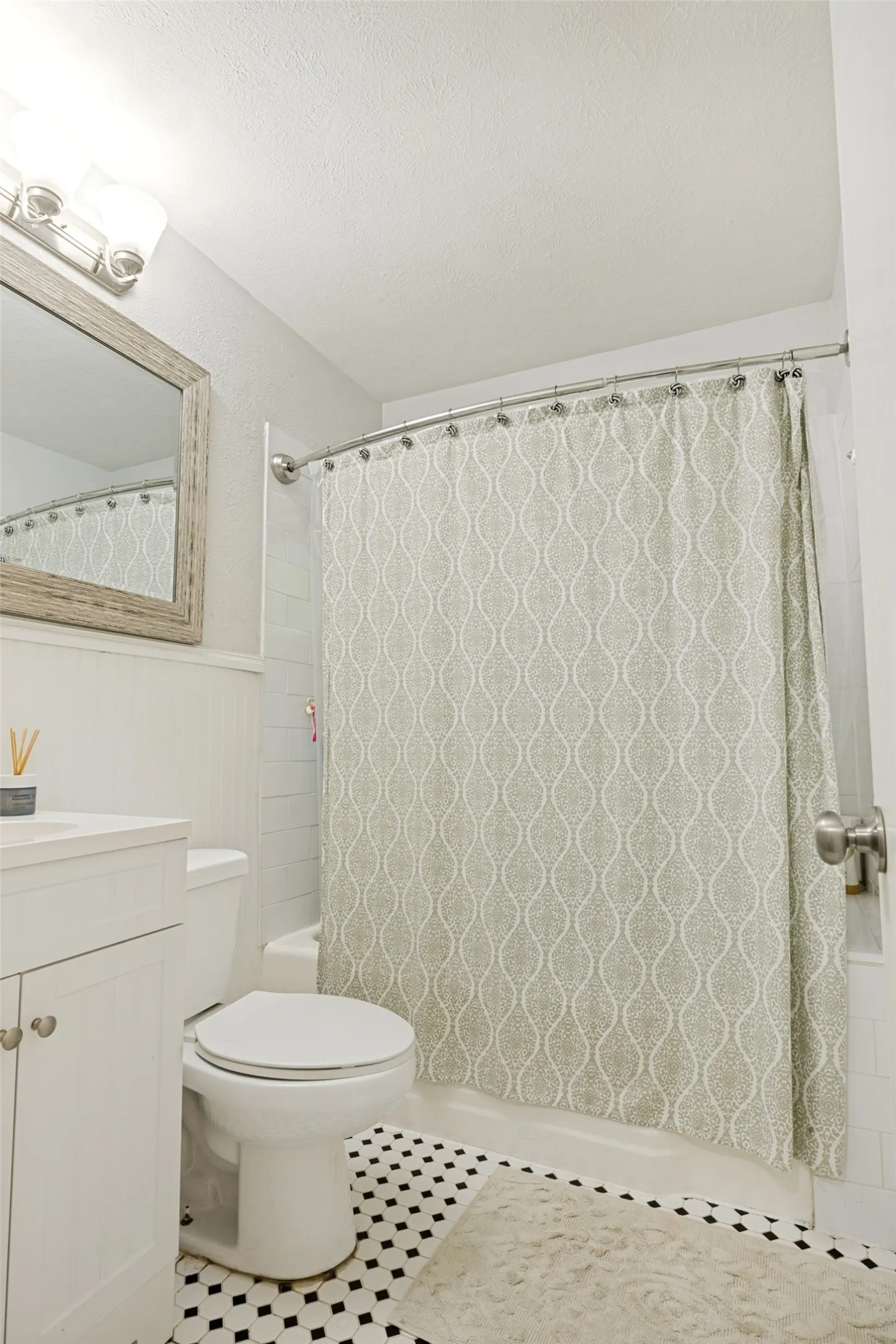 Single Family Residence For Sale in Tarrant County , 4504 Geddes Avenue, Fort Worth, Texas 76107, 2 Bedroom, 1 Bathroom, Garage spaces, 882 Sqft, built in 1952, Price $274,900, mls#21304309, Real Estate Agent in Fort Worth, Homes For Sale in Tarrant county, Homes For Sale in Fort Worth, Realtor in Fort Worth Texas, Real Estate Brokerage Independent Realty Texas, Luminita Cordes Realtor