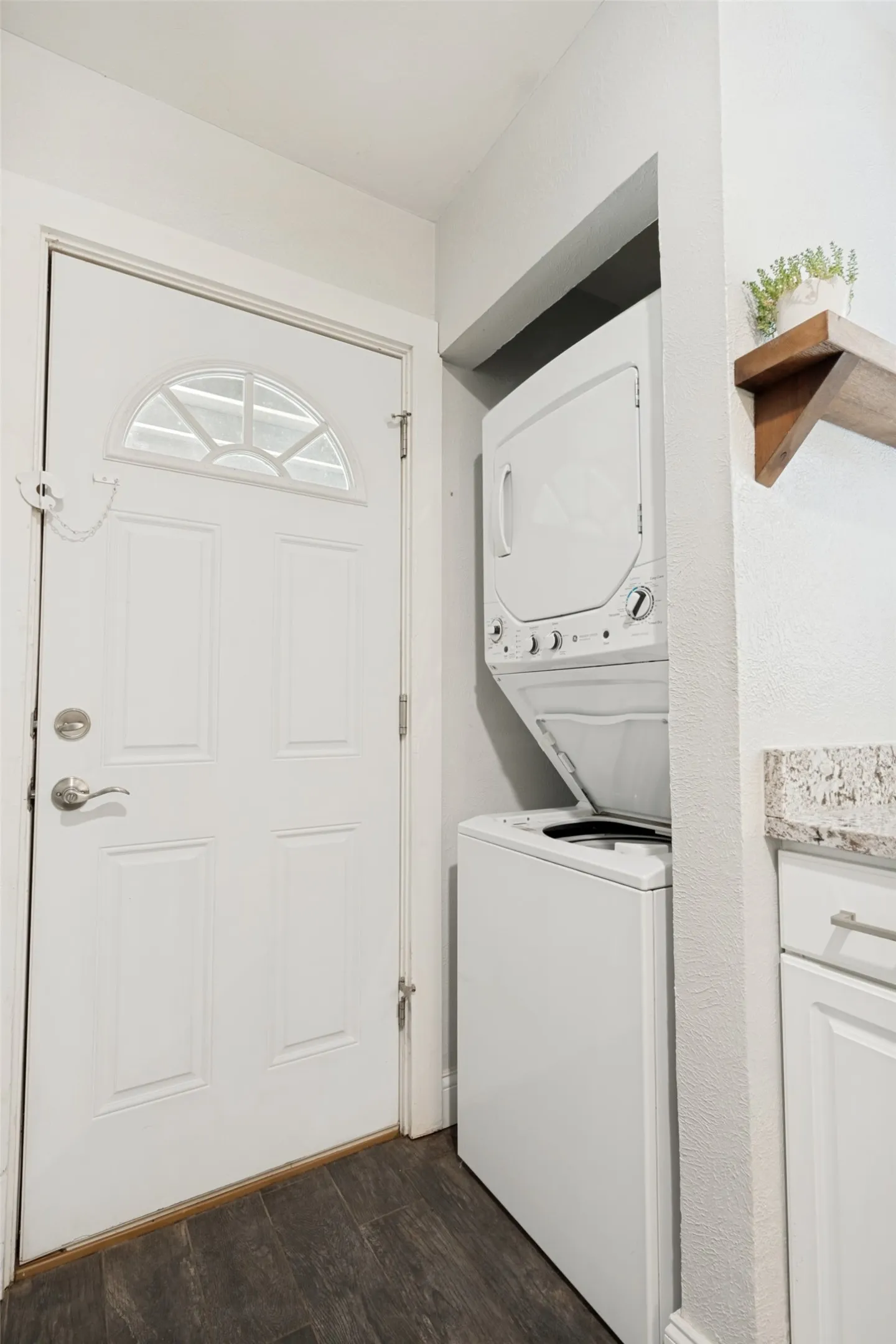 Single Family Residence For Sale in Tarrant County , 4504 Geddes Avenue, Fort Worth, Texas 76107, 2 Bedroom, 1 Bathroom, Garage spaces, 882 Sqft, built in 1952, Price $274,900, mls#21304309, Real Estate Agent in Fort Worth, Homes For Sale in Tarrant county, Homes For Sale in Fort Worth, Realtor in Fort Worth Texas, Real Estate Brokerage Independent Realty Texas, Luminita Cordes Realtor