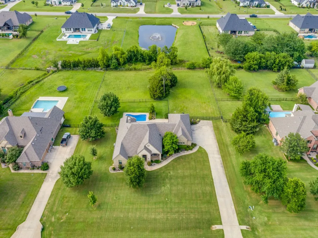 Single Family Residence For Sale in Collin County , 2860 Forest Drive, Celina, Texas 75009, 3 Bedroom, 3 Bathroom, 3 Garage spaces, 2,324 Sqft, built in 2008, mls#21304136, Real Estate Agent in Celina, Homes For Sale in Collin county, Homes For Sale in Celina, Realtor in Celina Texas, Real Estate Brokerage Independent Realty Texas, Luminita Cordes Realtor