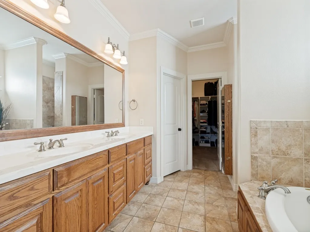 Single Family Residence For Sale in Collin County , 2860 Forest Drive, Celina, Texas 75009, 3 Bedroom, 3 Bathroom, 3 Garage spaces, 2,324 Sqft, built in 2008, mls#21304136, Real Estate Agent in Celina, Homes For Sale in Collin county, Homes For Sale in Celina, Realtor in Celina Texas, Real Estate Brokerage Independent Realty Texas, Luminita Cordes Realtor