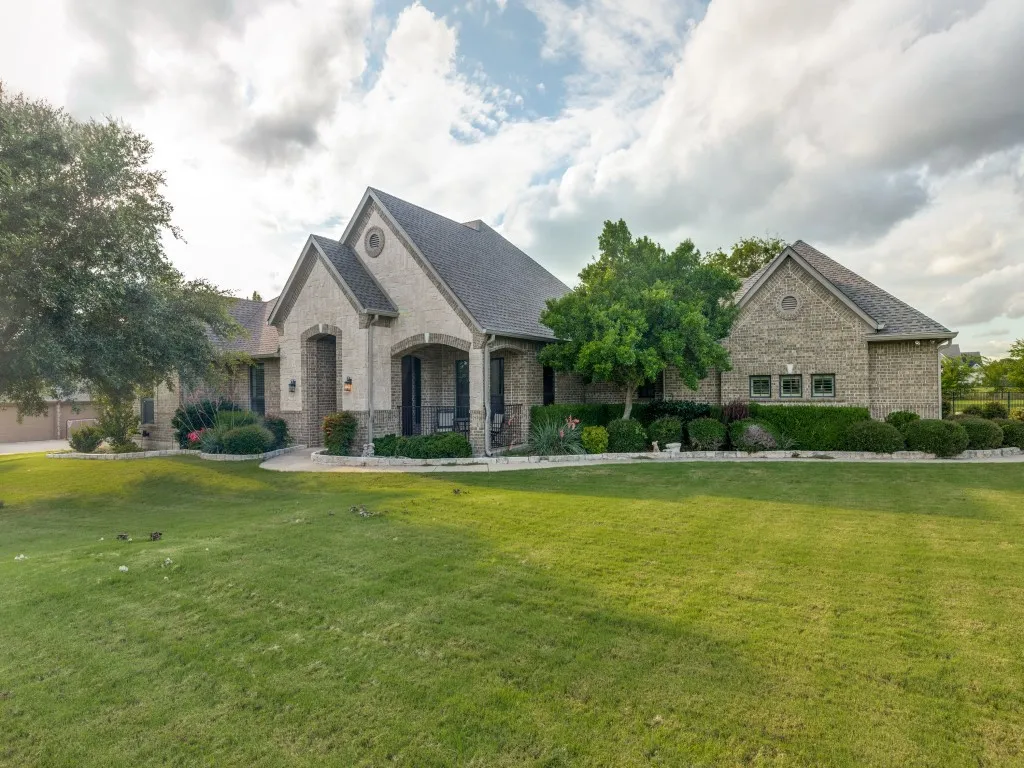 Single Family Residence For Sale in Collin County , 2860 Forest Drive, Celina, Texas 75009, 3 Bedroom, 3 Bathroom, 3 Garage spaces, 2,324 Sqft, built in 2008, mls#21304136, Real Estate Agent in Celina, Homes For Sale in Collin county, Homes For Sale in Celina, Realtor in Celina Texas, Real Estate Brokerage Independent Realty Texas, Luminita Cordes Realtor