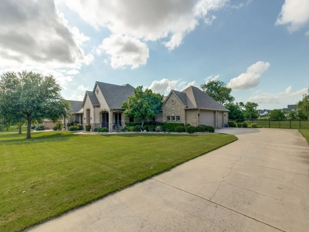 Single Family Residence For Sale in Collin County , 2860 Forest Drive, Celina, Texas 75009, 3 Bedroom, 3 Bathroom, 3 Garage spaces, 2,324 Sqft, built in 2008, mls#21304136, Real Estate Agent in Celina, Homes For Sale in Collin county, Homes For Sale in Celina, Realtor in Celina Texas, Real Estate Brokerage Independent Realty Texas, Luminita Cordes Realtor