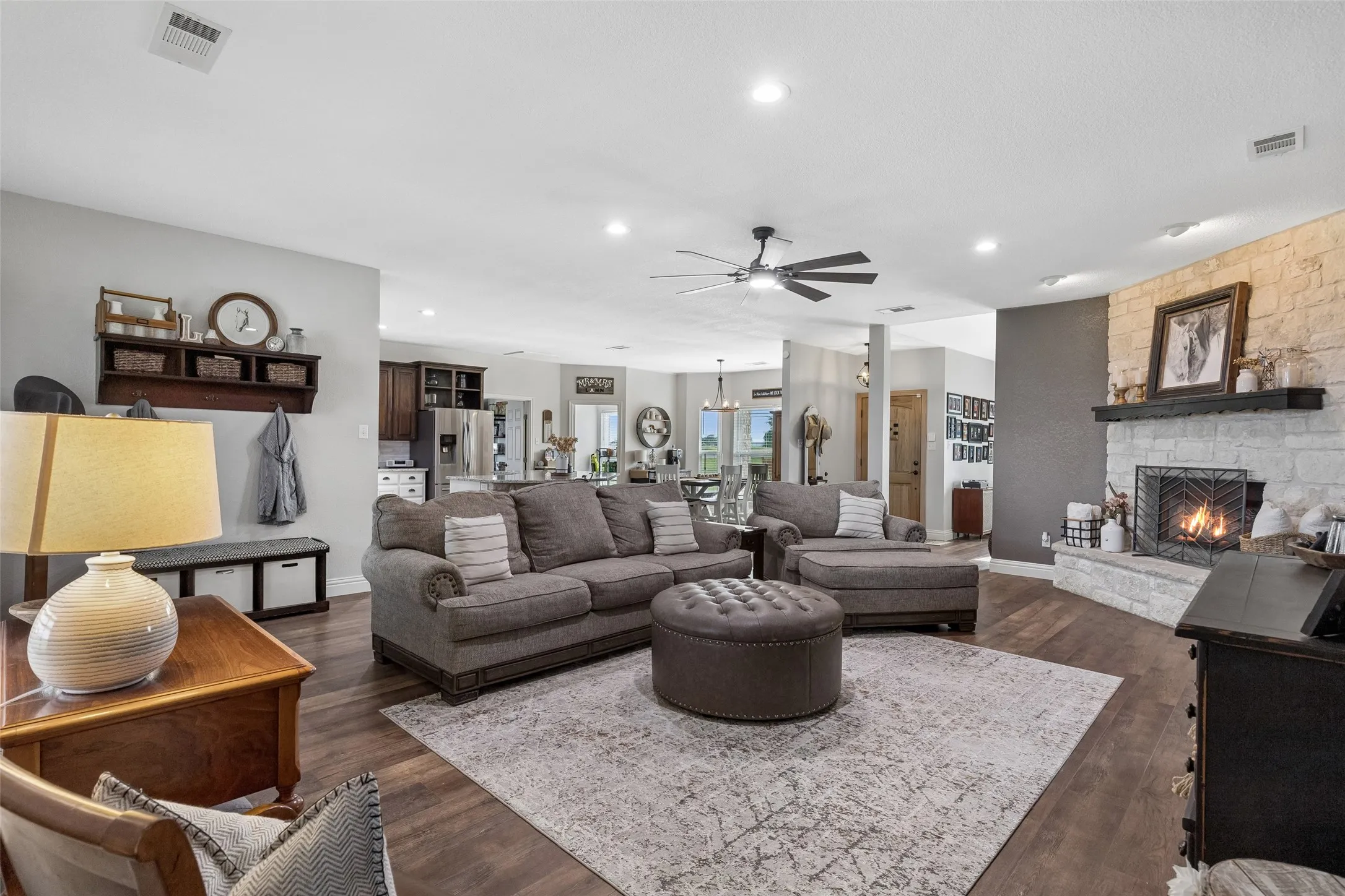 Single Family Residence For Sale in Fannin County , 8677 Fm 1553, Leonard, Texas 75452, 4 Bedroom, 3 Bathroom, 2 Garage spaces, 3,075 Sqft, built in 2019, mls#21288415, Real Estate Agent in Leonard, Homes For Sale in Fannin county, Homes For Sale in Leonard, Realtor in Leonard Texas, Real Estate Brokerage Independent Realty Texas, Luminita Cordes Realtor