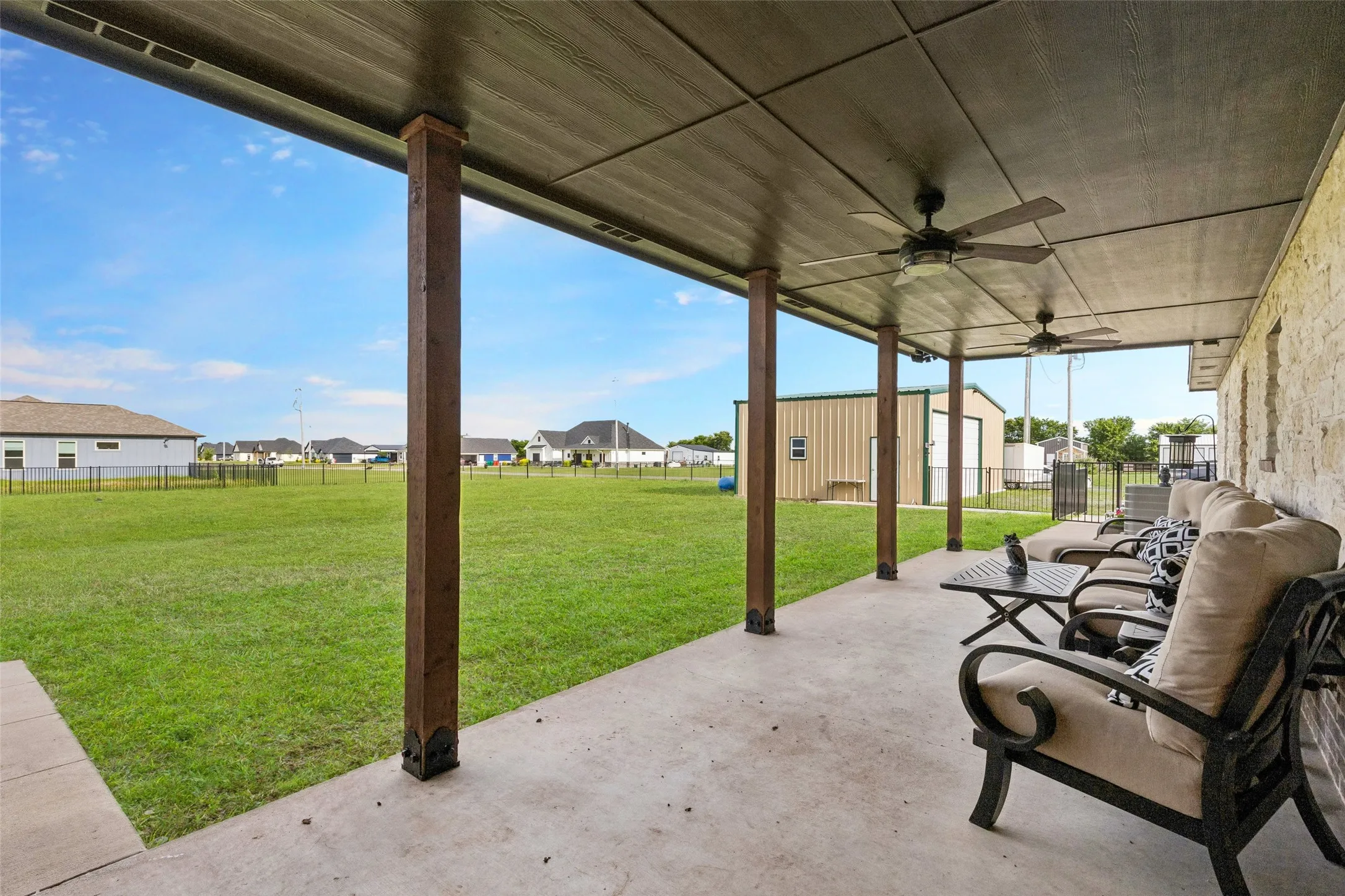 Single Family Residence For Sale in Fannin County , 8677 Fm 1553, Leonard, Texas 75452, 4 Bedroom, 3 Bathroom, 2 Garage spaces, 3,075 Sqft, built in 2019, mls#21288415, Real Estate Agent in Leonard, Homes For Sale in Fannin county, Homes For Sale in Leonard, Realtor in Leonard Texas, Real Estate Brokerage Independent Realty Texas, Luminita Cordes Realtor