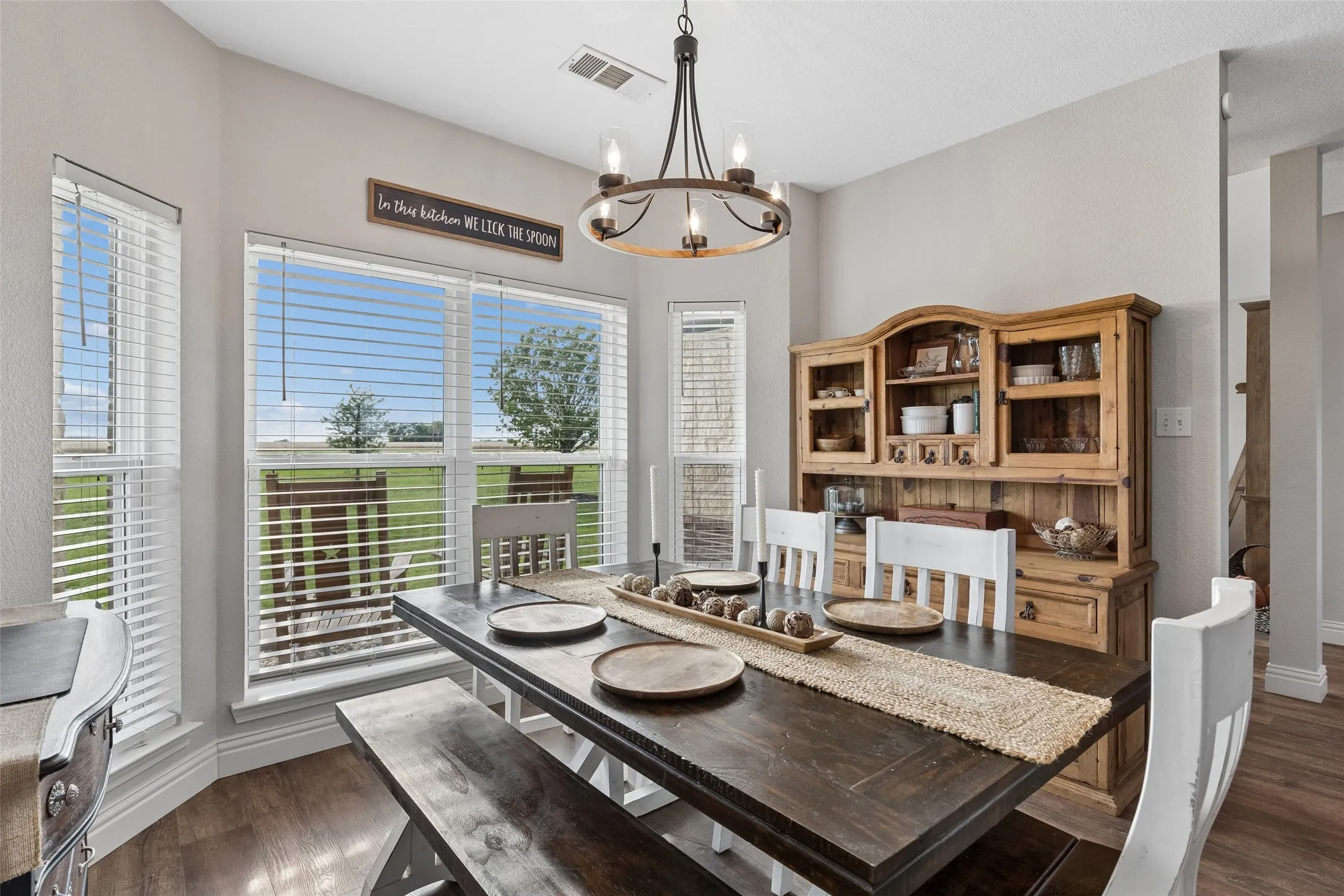 Single Family Residence For Sale in Fannin County , 8677 Fm 1553, Leonard, Texas 75452, 4 Bedroom, 3 Bathroom, 2 Garage spaces, 3,075 Sqft, built in 2019, mls#21288415, Real Estate Agent in Leonard, Homes For Sale in Fannin county, Homes For Sale in Leonard, Realtor in Leonard Texas, Real Estate Brokerage Independent Realty Texas, Luminita Cordes Realtor