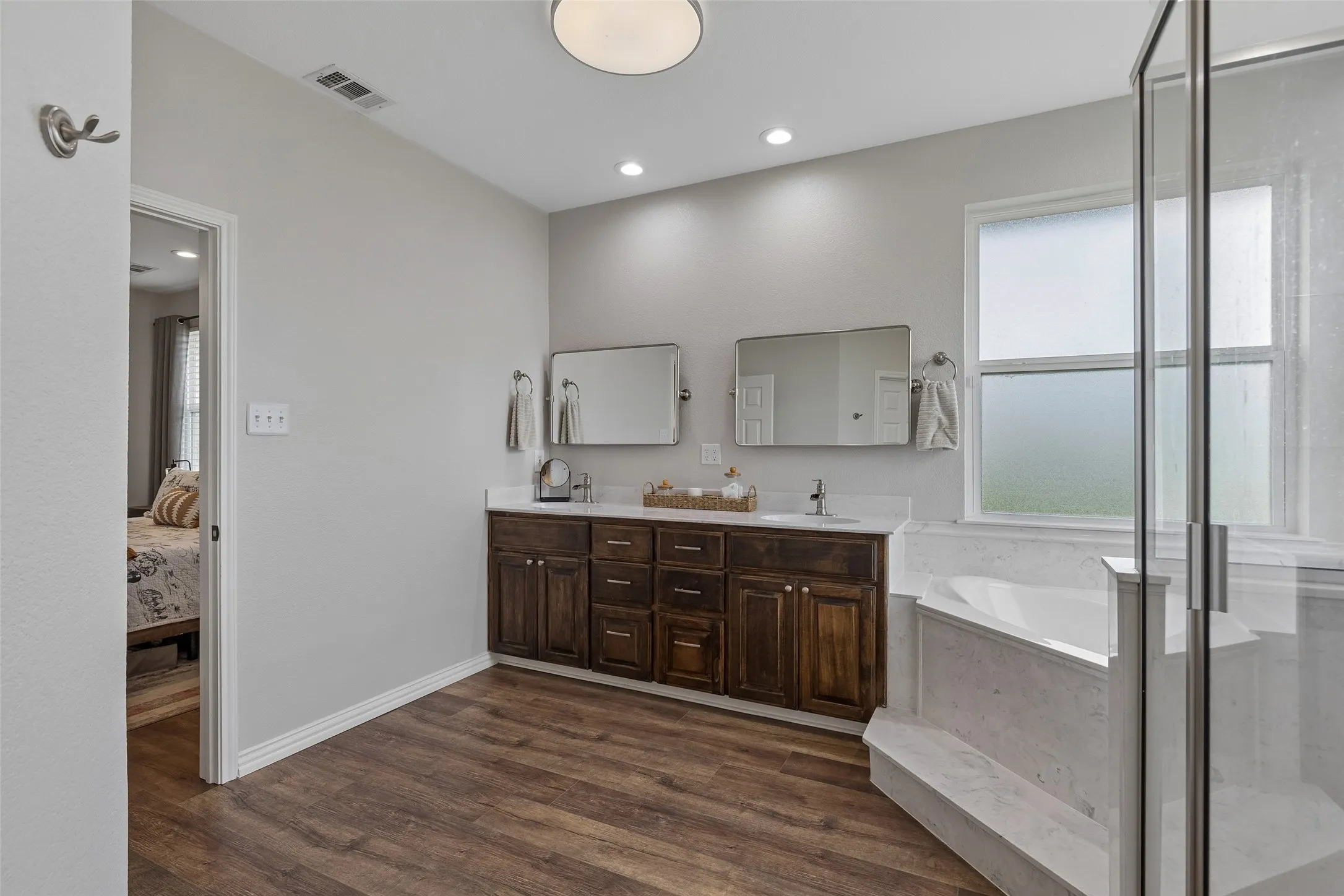 Single Family Residence For Sale in Fannin County , 8677 Fm 1553, Leonard, Texas 75452, 4 Bedroom, 3 Bathroom, 2 Garage spaces, 3,075 Sqft, built in 2019, mls#21288415, Real Estate Agent in Leonard, Homes For Sale in Fannin county, Homes For Sale in Leonard, Realtor in Leonard Texas, Real Estate Brokerage Independent Realty Texas, Luminita Cordes Realtor