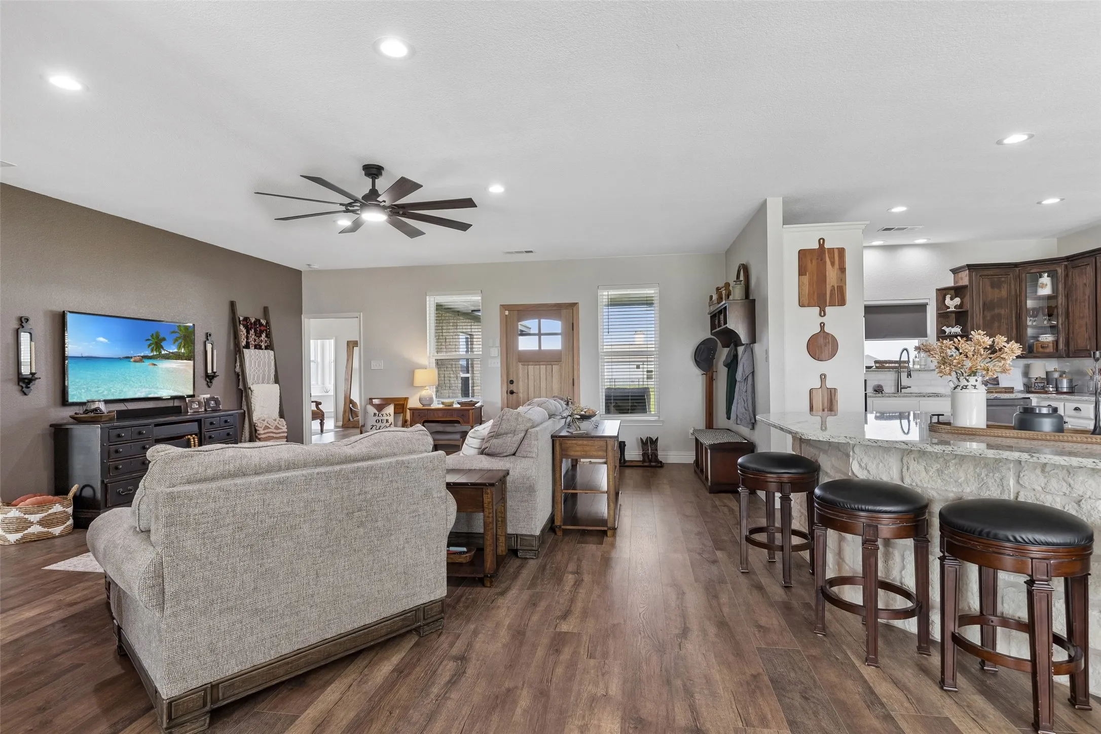 Single Family Residence For Sale in Fannin County , 8677 Fm 1553, Leonard, Texas 75452, 4 Bedroom, 3 Bathroom, 2 Garage spaces, 3,075 Sqft, built in 2019, mls#21288415, Real Estate Agent in Leonard, Homes For Sale in Fannin county, Homes For Sale in Leonard, Realtor in Leonard Texas, Real Estate Brokerage Independent Realty Texas, Luminita Cordes Realtor