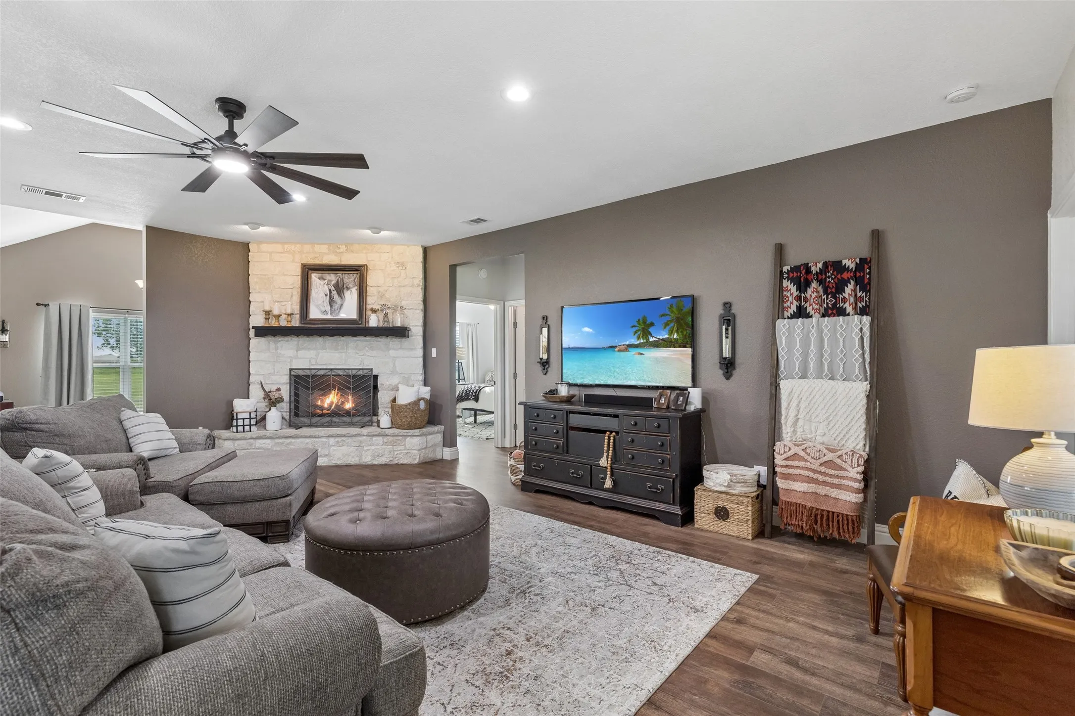 Single Family Residence For Sale in Fannin County , 8677 Fm 1553, Leonard, Texas 75452, 4 Bedroom, 3 Bathroom, 2 Garage spaces, 3,075 Sqft, built in 2019, mls#21288415, Real Estate Agent in Leonard, Homes For Sale in Fannin county, Homes For Sale in Leonard, Realtor in Leonard Texas, Real Estate Brokerage Independent Realty Texas, Luminita Cordes Realtor