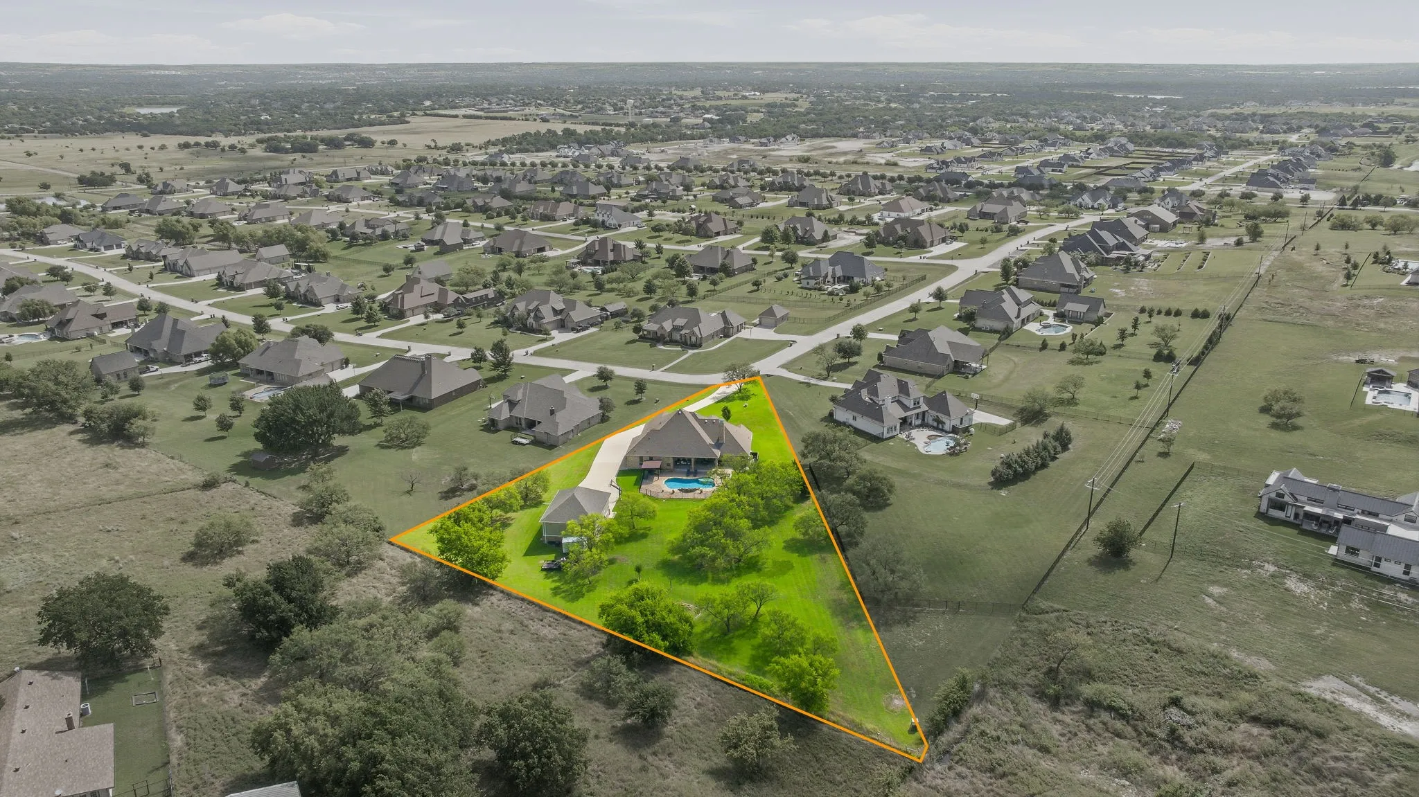 Single Family Residence For Sale in Parker County , 188 Bearclaw Circle, Aledo, Texas 76008, 4 Bedroom, 2 Bathroom, 3 Garage spaces, 3,062 Sqft, built in 2014, mls#21301378, Real Estate Agent in Aledo, Homes For Sale in Parker county, Homes For Sale in Aledo, Realtor in Aledo Texas, Real Estate Brokerage Independent Realty Texas, Luminita Cordes Realtor