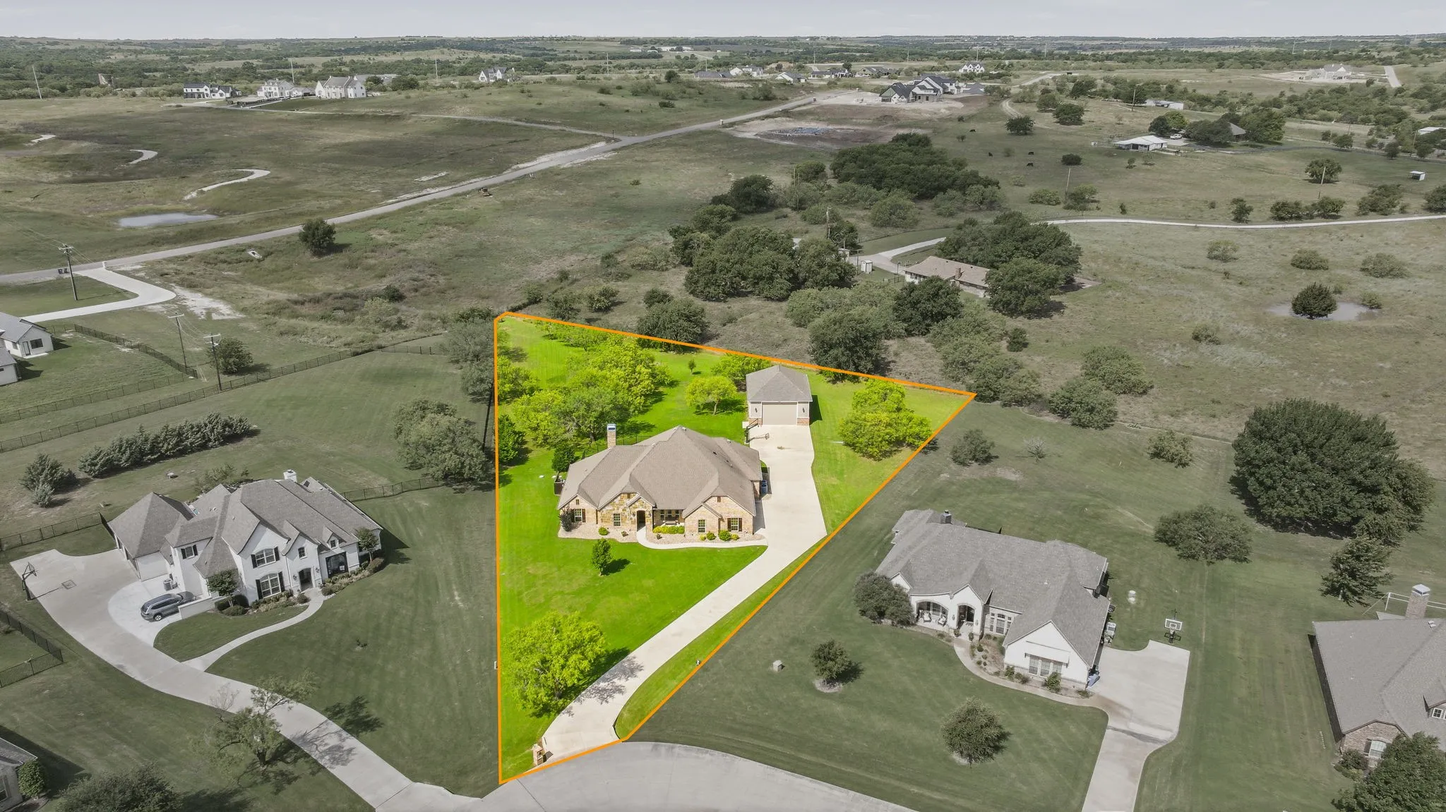 Single Family Residence For Sale in Parker County , 188 Bearclaw Circle, Aledo, Texas 76008, 4 Bedroom, 2 Bathroom, 3 Garage spaces, 3,062 Sqft, built in 2014, mls#21301378, Real Estate Agent in Aledo, Homes For Sale in Parker county, Homes For Sale in Aledo, Realtor in Aledo Texas, Real Estate Brokerage Independent Realty Texas, Luminita Cordes Realtor