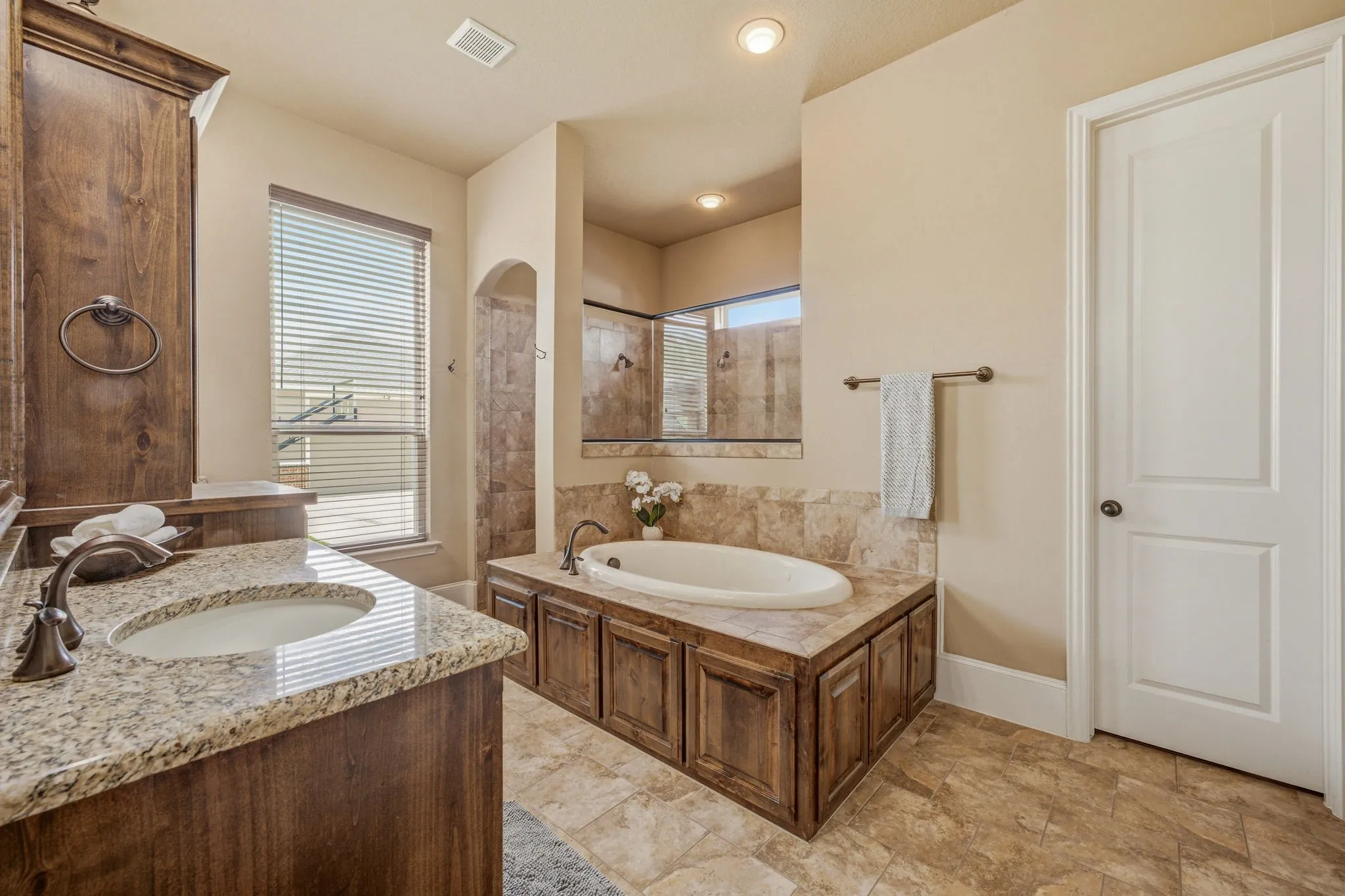Single Family Residence For Sale in Parker County , 188 Bearclaw Circle, Aledo, Texas 76008, 4 Bedroom, 2 Bathroom, 3 Garage spaces, 3,062 Sqft, built in 2014, mls#21301378, Real Estate Agent in Aledo, Homes For Sale in Parker county, Homes For Sale in Aledo, Realtor in Aledo Texas, Real Estate Brokerage Independent Realty Texas, Luminita Cordes Realtor