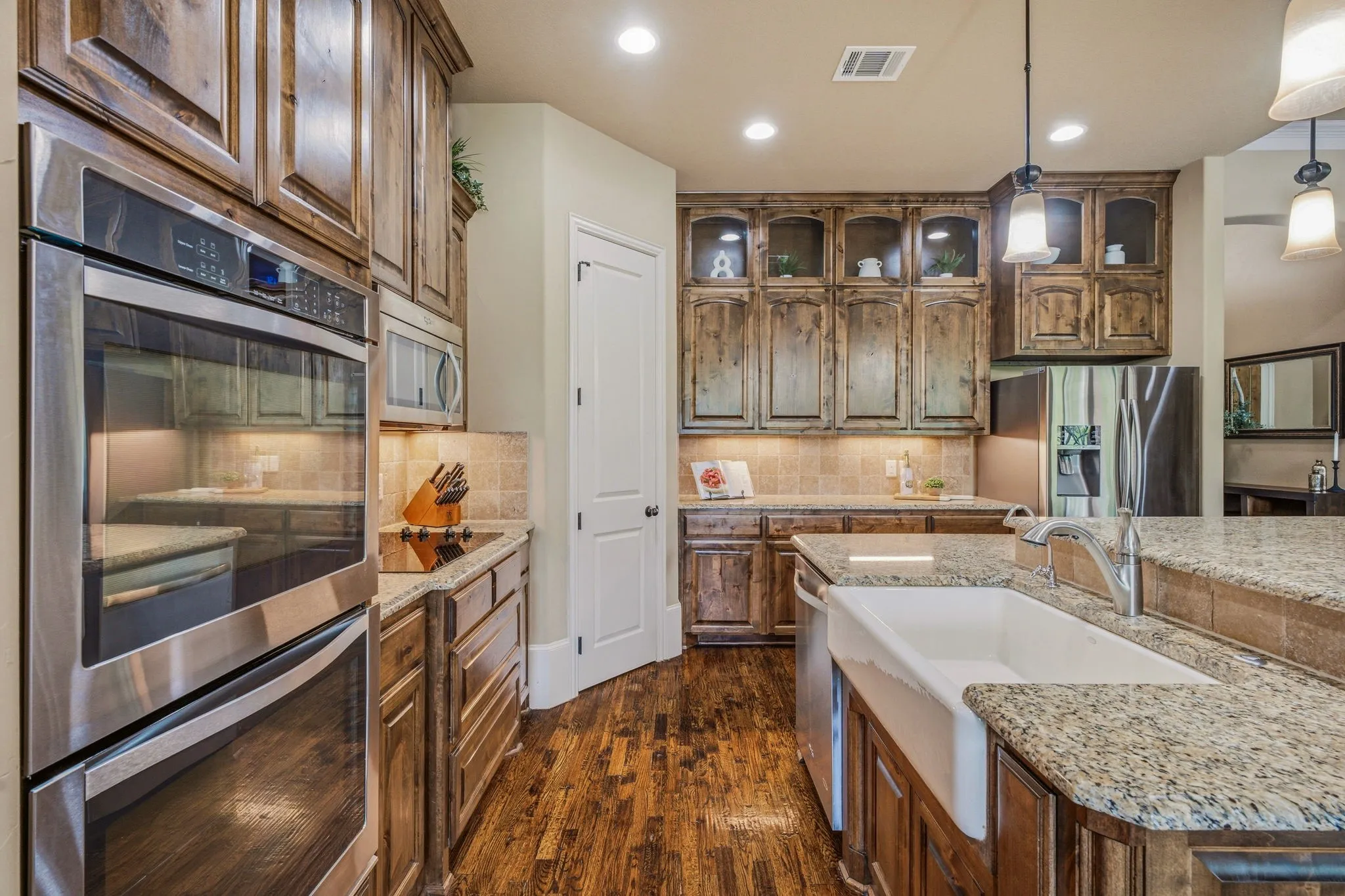 Single Family Residence For Sale in Parker County , 188 Bearclaw Circle, Aledo, Texas 76008, 4 Bedroom, 2 Bathroom, 3 Garage spaces, 3,062 Sqft, built in 2014, mls#21301378, Real Estate Agent in Aledo, Homes For Sale in Parker county, Homes For Sale in Aledo, Realtor in Aledo Texas, Real Estate Brokerage Independent Realty Texas, Luminita Cordes Realtor