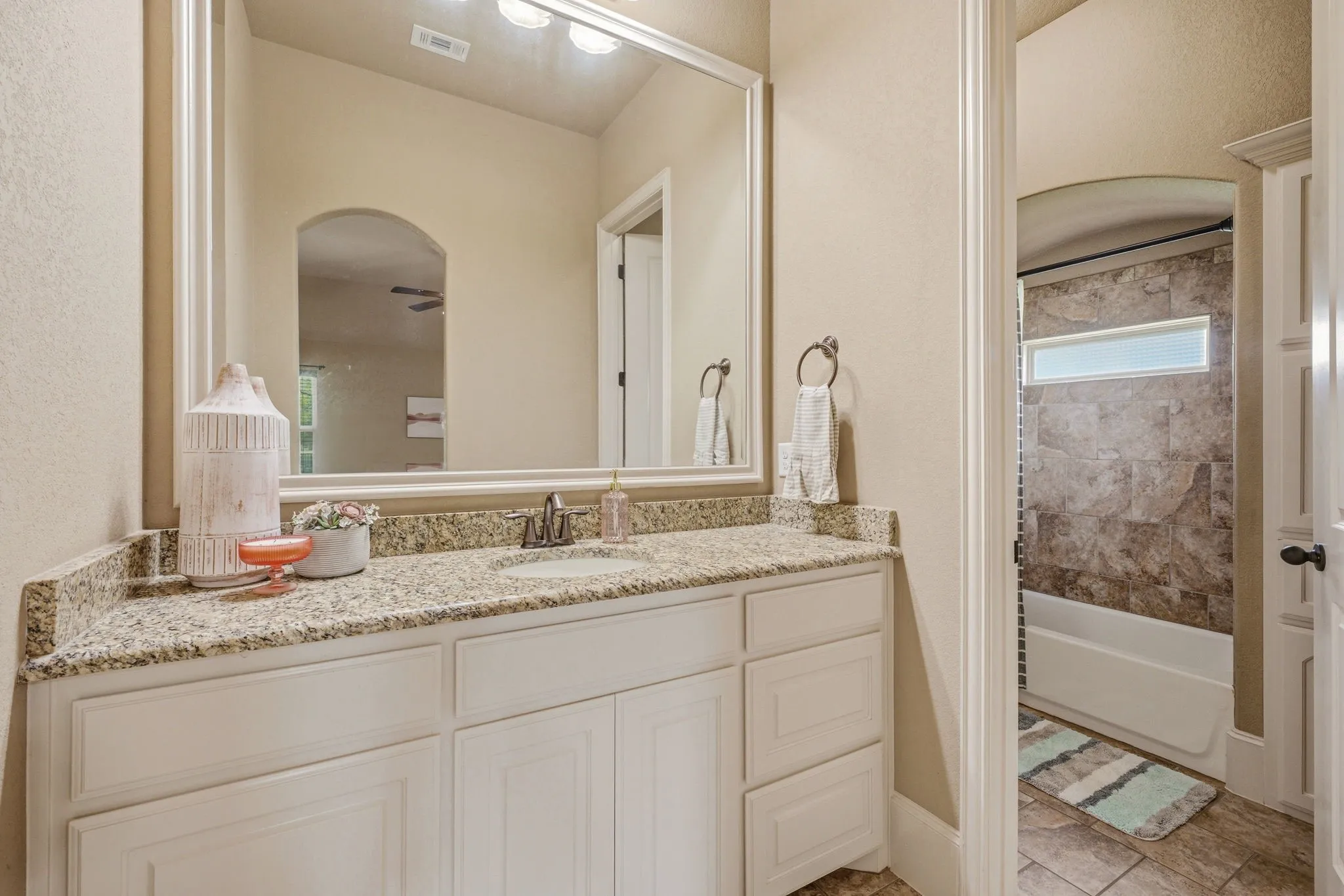Single Family Residence For Sale in Parker County , 188 Bearclaw Circle, Aledo, Texas 76008, 4 Bedroom, 2 Bathroom, 3 Garage spaces, 3,062 Sqft, built in 2014, mls#21301378, Real Estate Agent in Aledo, Homes For Sale in Parker county, Homes For Sale in Aledo, Realtor in Aledo Texas, Real Estate Brokerage Independent Realty Texas, Luminita Cordes Realtor