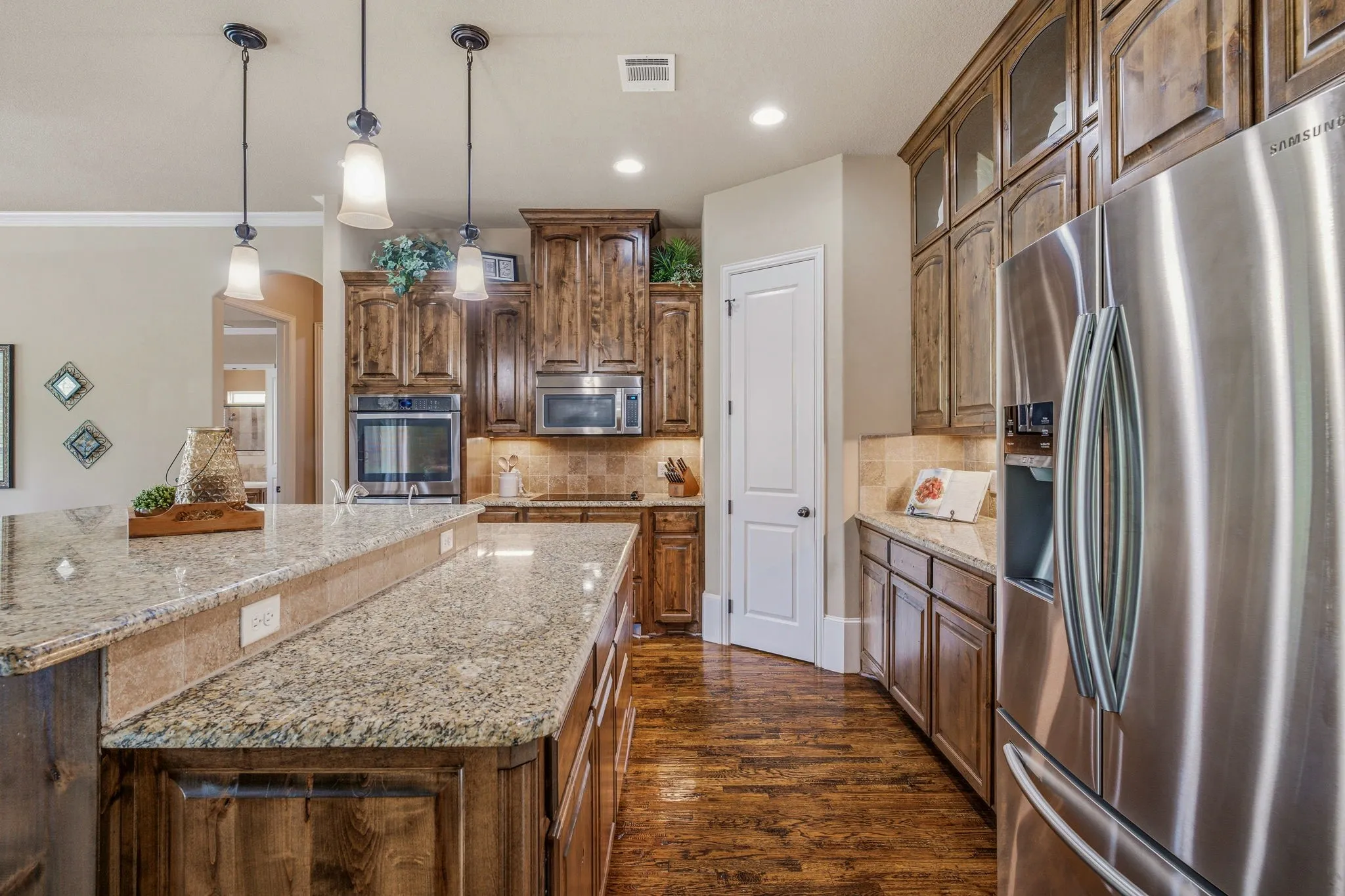 Single Family Residence For Sale in Parker County , 188 Bearclaw Circle, Aledo, Texas 76008, 4 Bedroom, 2 Bathroom, 3 Garage spaces, 3,062 Sqft, built in 2014, mls#21301378, Real Estate Agent in Aledo, Homes For Sale in Parker county, Homes For Sale in Aledo, Realtor in Aledo Texas, Real Estate Brokerage Independent Realty Texas, Luminita Cordes Realtor