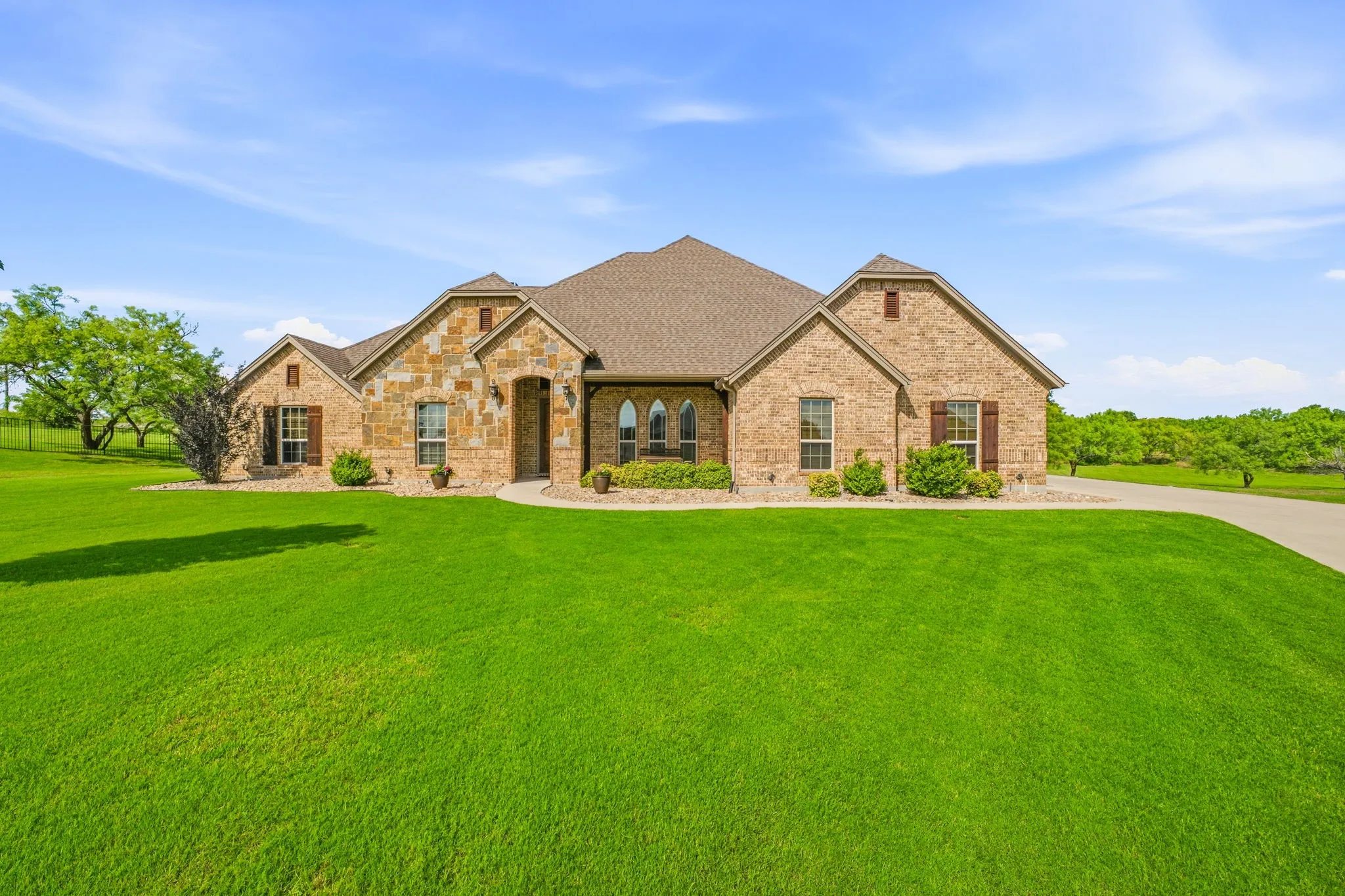 Single Family Residence For Sale in Parker County , 188 Bearclaw Circle, Aledo, Texas 76008, 4 Bedroom, 2 Bathroom, 3 Garage spaces, 3,062 Sqft, built in 2014, mls#21301378, Real Estate Agent in Aledo, Homes For Sale in Parker county, Homes For Sale in Aledo, Realtor in Aledo Texas, Real Estate Brokerage Independent Realty Texas, Luminita Cordes Realtor
