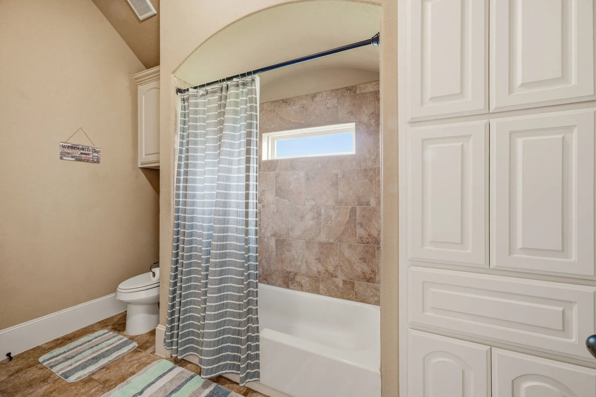 Single Family Residence For Sale in Parker County , 188 Bearclaw Circle, Aledo, Texas 76008, 4 Bedroom, 2 Bathroom, 3 Garage spaces, 3,062 Sqft, built in 2014, mls#21301378, Real Estate Agent in Aledo, Homes For Sale in Parker county, Homes For Sale in Aledo, Realtor in Aledo Texas, Real Estate Brokerage Independent Realty Texas, Luminita Cordes Realtor