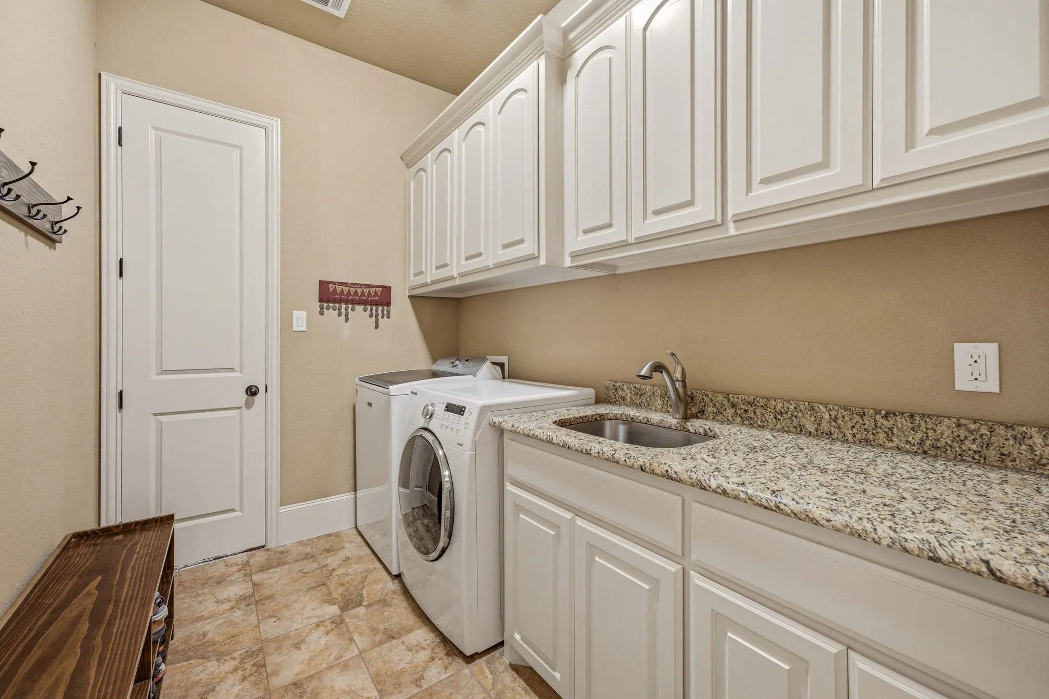 Single Family Residence For Sale in Parker County , 188 Bearclaw Circle, Aledo, Texas 76008, 4 Bedroom, 2 Bathroom, 3 Garage spaces, 3,062 Sqft, built in 2014, mls#21301378, Real Estate Agent in Aledo, Homes For Sale in Parker county, Homes For Sale in Aledo, Realtor in Aledo Texas, Real Estate Brokerage Independent Realty Texas, Luminita Cordes Realtor