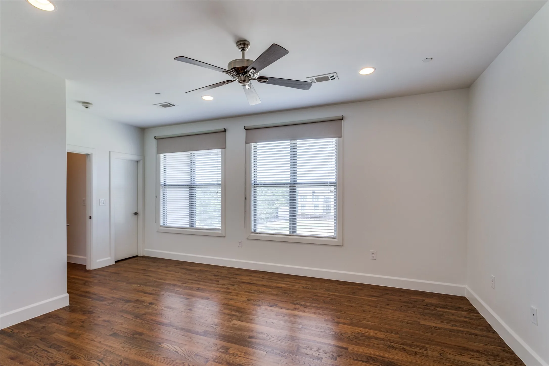 Condominium For Rent in Dallas County , 4514 Abbott Avenue 4, Highland Park, Texas 75205, 3 Bedrooms, 4 Bathrooms, 2 Garage spaces, 2,134 Sqft, built in 2015, Price $6,200, mls#21302036, Real Estate Agent in Highland Park, Homes For Rent in Dallas county, Homes For Rent in Highland Park, Realtor in Highland Park Texas, Real Estate Brokerage Independent Realty Texas, Luminita Cordes Realtor