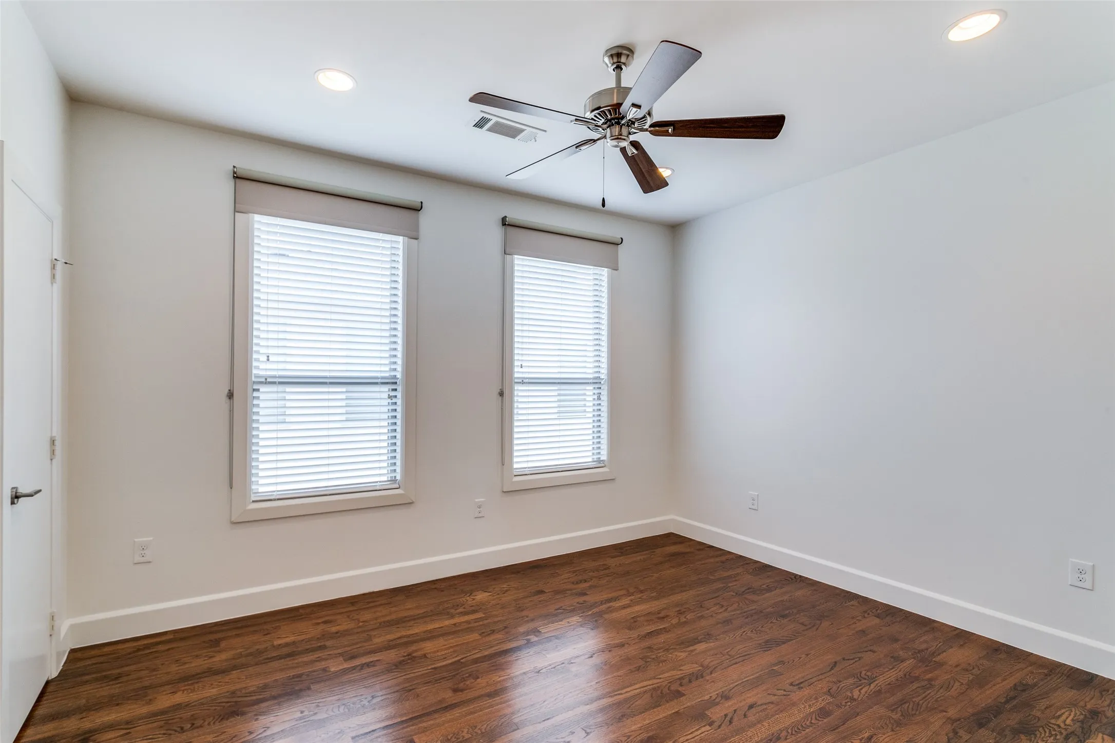 Condominium For Rent in Dallas County , 4514 Abbott Avenue 4, Highland Park, Texas 75205, 3 Bedrooms, 4 Bathrooms, 2 Garage spaces, 2,134 Sqft, built in 2015, Price $6,200, mls#21302036, Real Estate Agent in Highland Park, Homes For Rent in Dallas county, Homes For Rent in Highland Park, Realtor in Highland Park Texas, Real Estate Brokerage Independent Realty Texas, Luminita Cordes Realtor