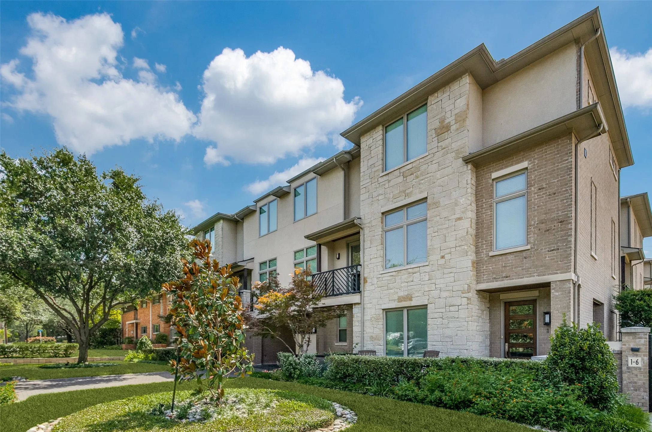 Condominium For Rent in Dallas County , 4514 Abbott Avenue 4, Highland Park, Texas 75205, 3 Bedrooms, 4 Bathrooms, 2 Garage spaces, 2,134 Sqft, built in 2015, Price $6,200, mls#21302036, Real Estate Agent in Highland Park, Homes For Rent in Dallas county, Homes For Rent in Highland Park, Realtor in Highland Park Texas, Real Estate Brokerage Independent Realty Texas, Luminita Cordes Realtor