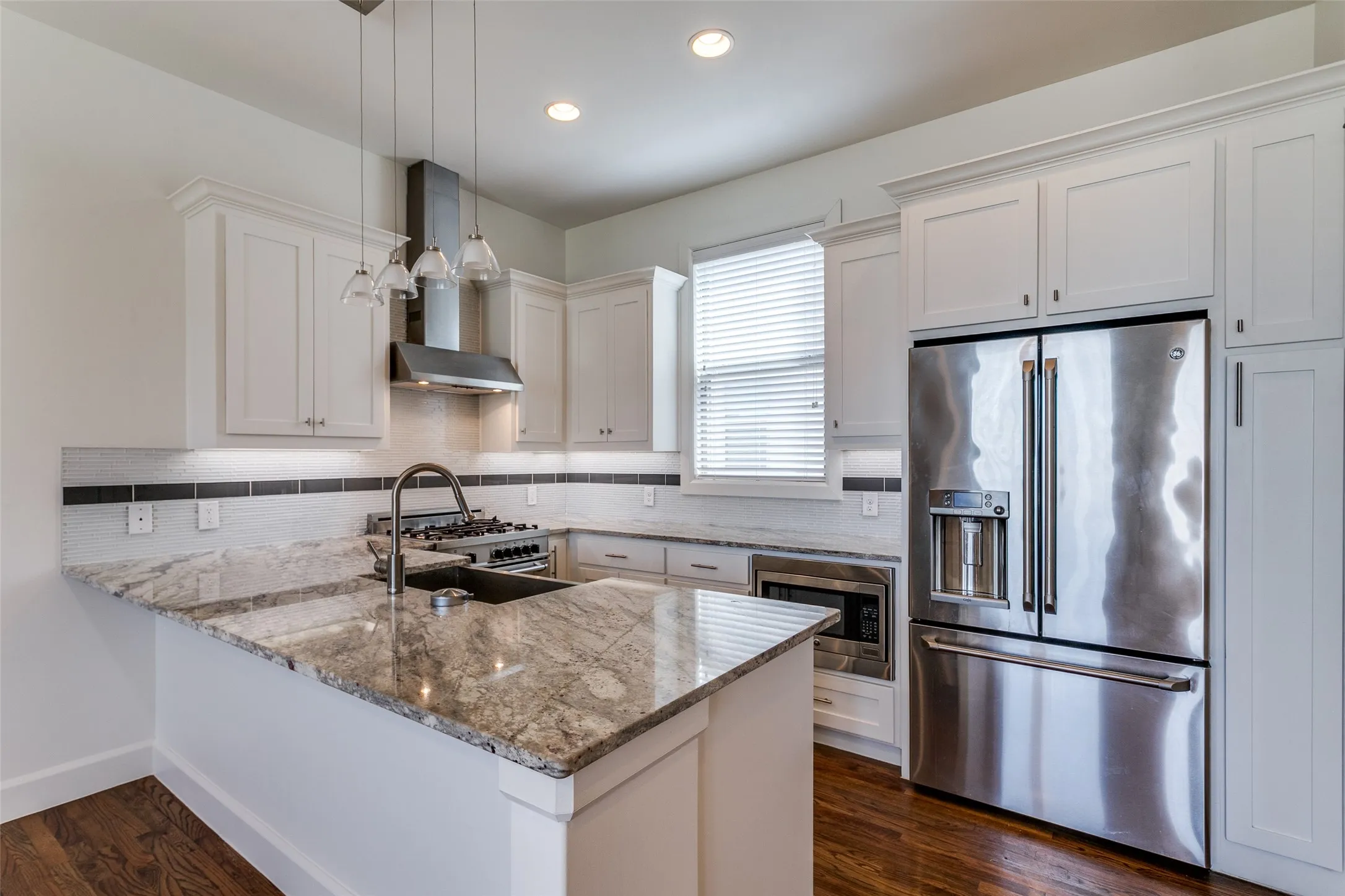 Condominium For Rent in Dallas County , 4514 Abbott Avenue 4, Highland Park, Texas 75205, 3 Bedrooms, 4 Bathrooms, 2 Garage spaces, 2,134 Sqft, built in 2015, Price $6,200, mls#21302036, Real Estate Agent in Highland Park, Homes For Rent in Dallas county, Homes For Rent in Highland Park, Realtor in Highland Park Texas, Real Estate Brokerage Independent Realty Texas, Luminita Cordes Realtor