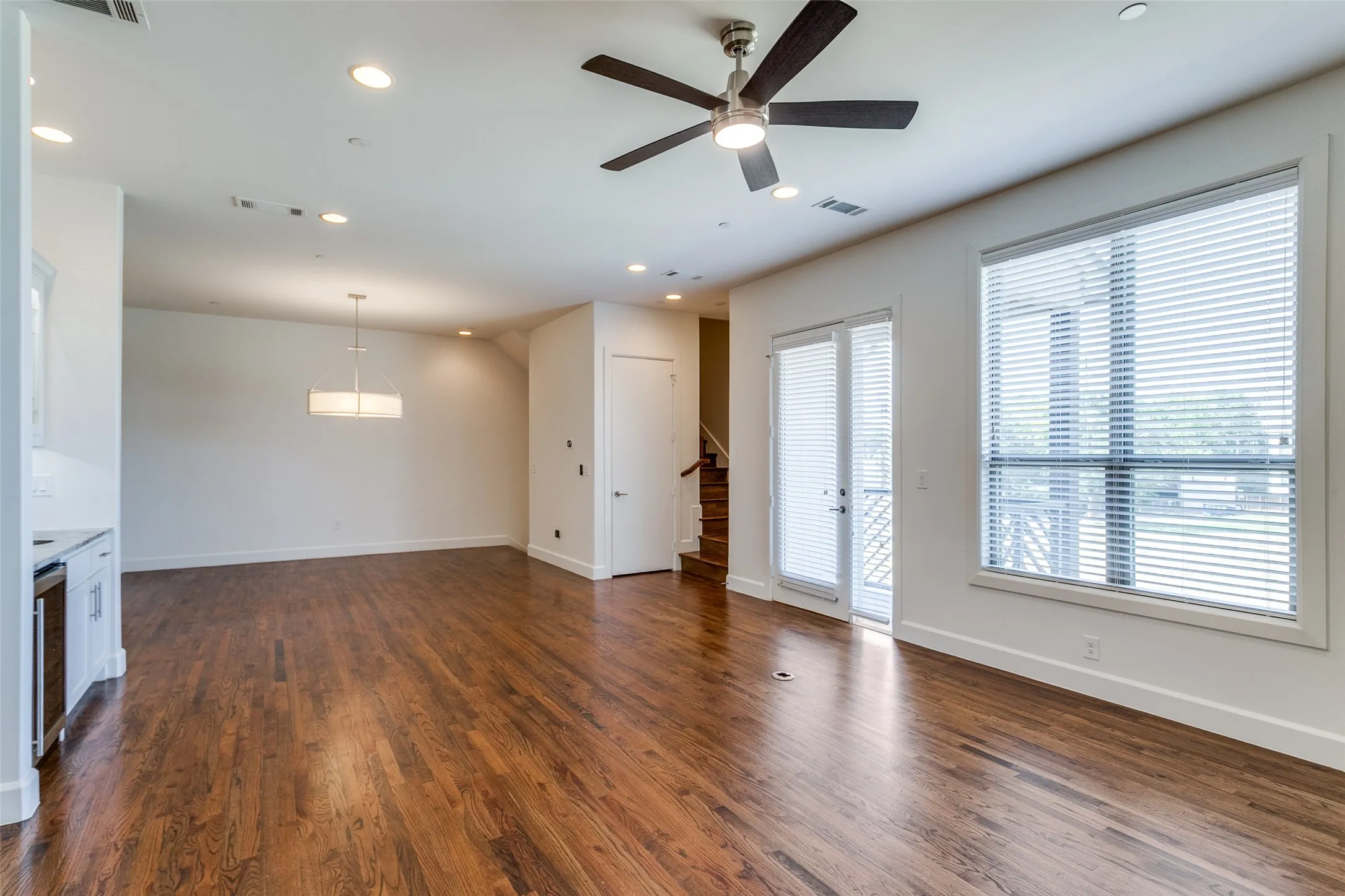 Condominium For Rent in Dallas County , 4514 Abbott Avenue 4, Highland Park, Texas 75205, 3 Bedrooms, 4 Bathrooms, 2 Garage spaces, 2,134 Sqft, built in 2015, Price $6,200, mls#21302036, Real Estate Agent in Highland Park, Homes For Rent in Dallas county, Homes For Rent in Highland Park, Realtor in Highland Park Texas, Real Estate Brokerage Independent Realty Texas, Luminita Cordes Realtor