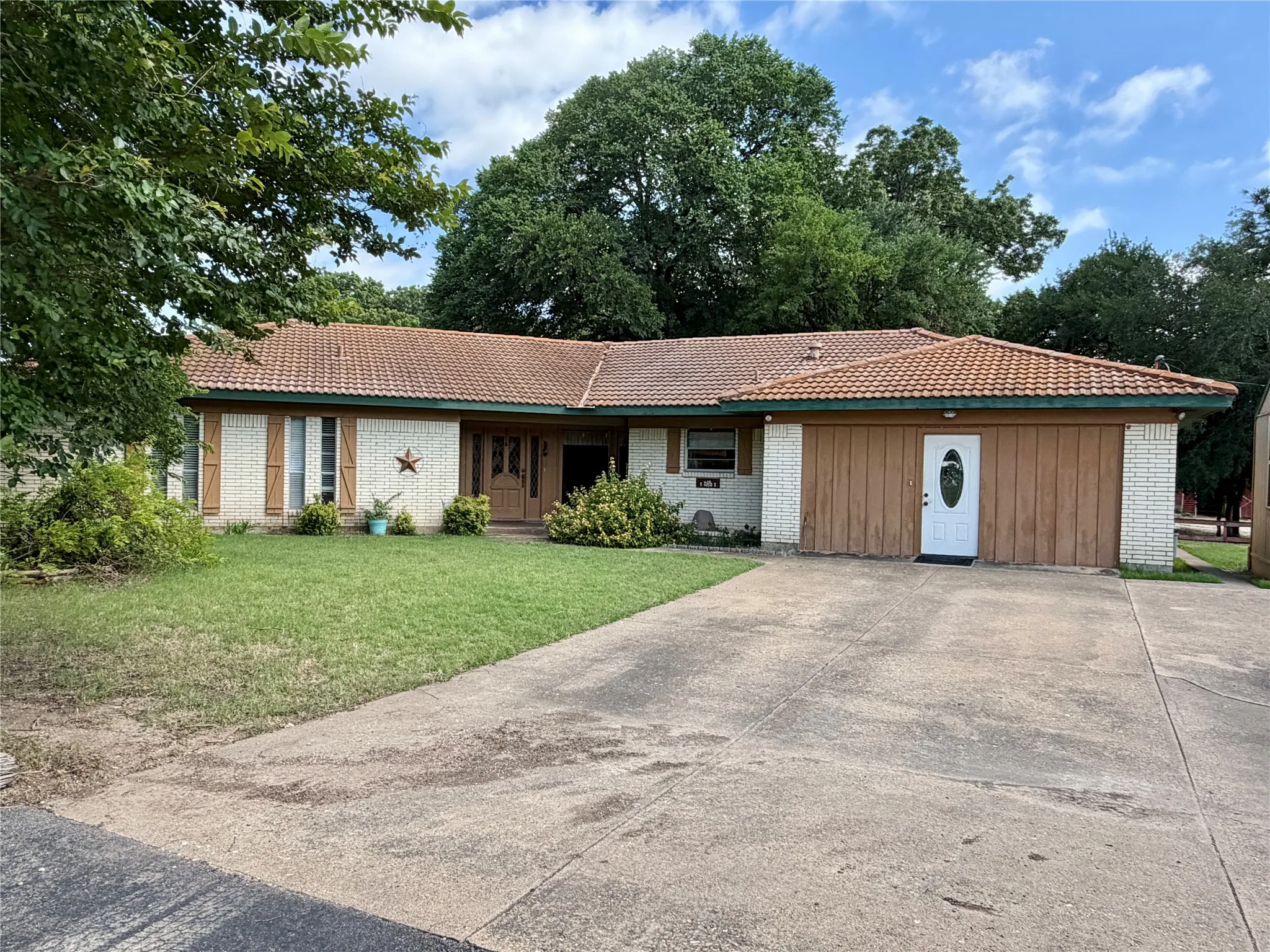 Retail For Sale in Ellis County , 4611-A FM 1387, Midlothian, Texas 76065, 0, 0, Garage spaces, 0 Sqft, built in 1974, mls#21304515, Real Estate Agent in Midlothian, Homes For Sale in Ellis county, Homes For Sale in Midlothian, Realtor in Midlothian Texas, Real Estate Brokerage Independent Realty Texas, Luminita Cordes Realtor