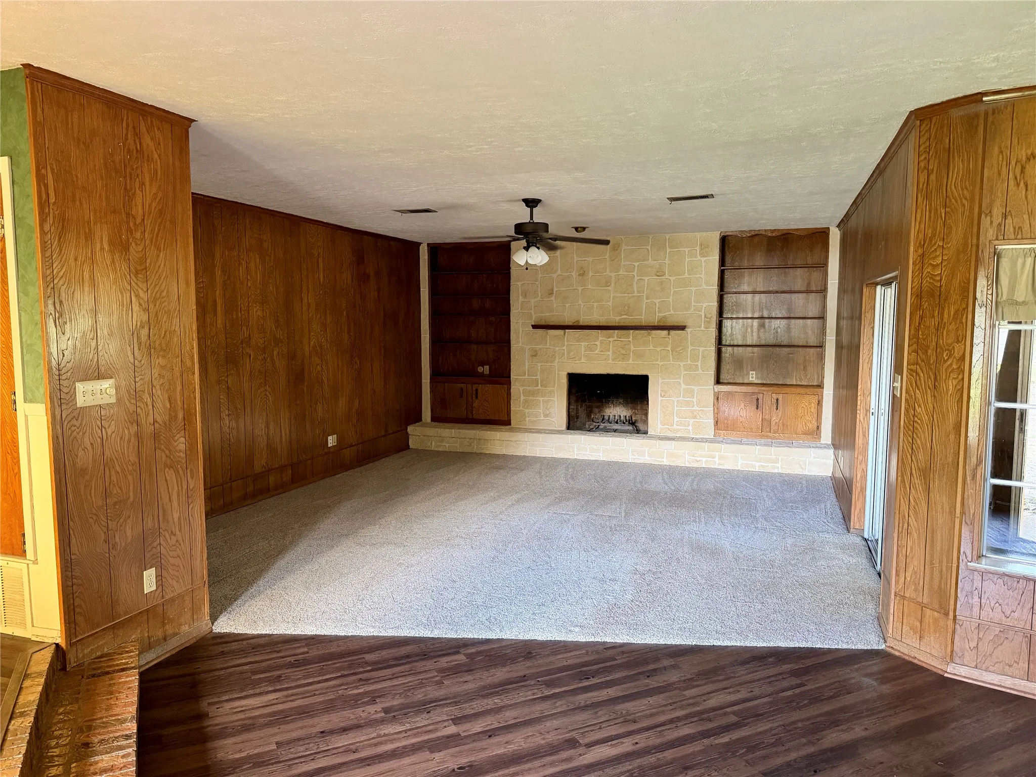 Retail For Sale in Ellis County , 4611-A FM 1387, Midlothian, Texas 76065, 0, 0, Garage spaces, 0 Sqft, built in 1974, mls#21304515, Real Estate Agent in Midlothian, Homes For Sale in Ellis county, Homes For Sale in Midlothian, Realtor in Midlothian Texas, Real Estate Brokerage Independent Realty Texas, Luminita Cordes Realtor