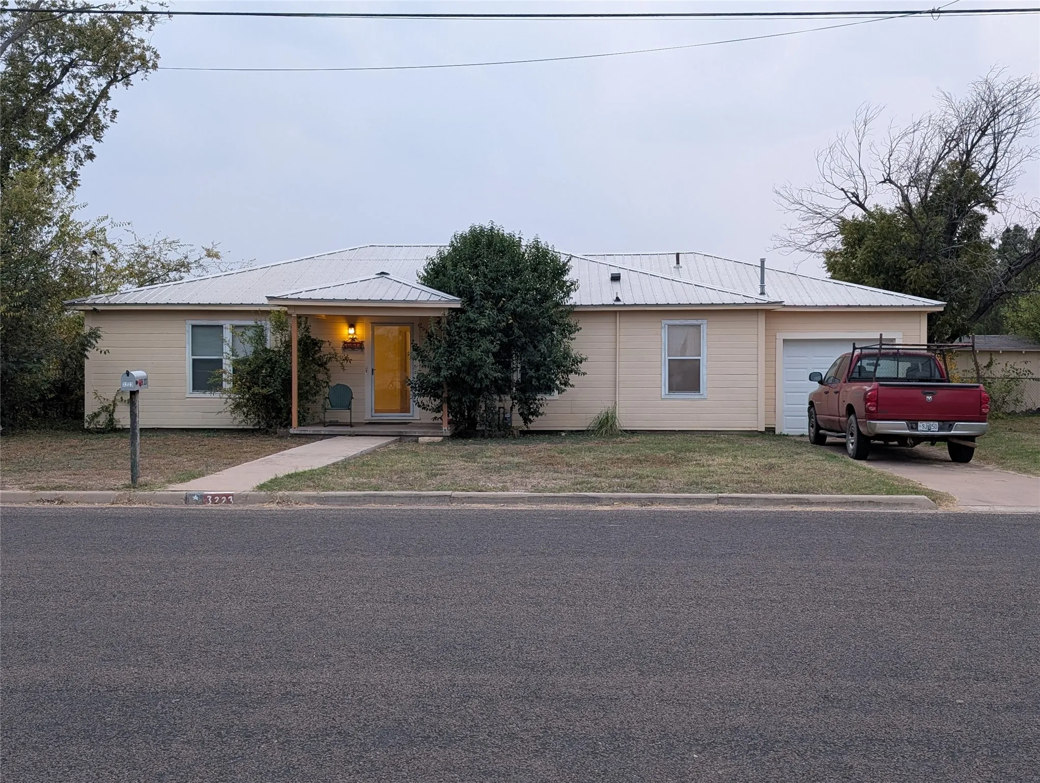 Single Family Residence For Sale in Tom Green County , 3223 Travis Street, San Angelo, Texas 76903, 3 Bedroom, 2 Bathroom, 1 Garage spaces, 1,632 Sqft, built in 1953, mls#21304517, Real Estate Agent in San Angelo, Homes For Sale in Tom Green county, Homes For Sale in San Angelo, Realtor in San Angelo Texas, Real Estate Brokerage Independent Realty Texas, Luminita Cordes Realtor