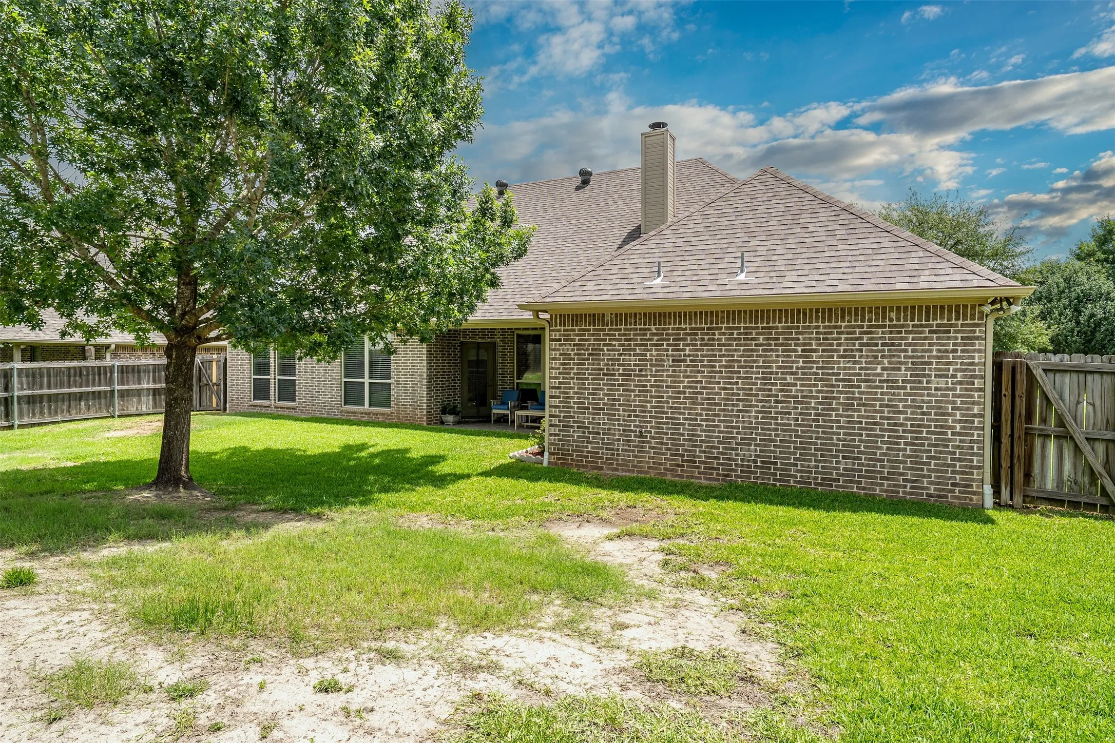 Single Family Residence For Sale in Smith County , 16532 Milwood, Tyler, Texas 75703, 3 Bedroom, 2 Bathroom, 2 Garage spaces, 1,962 Sqft, built in 2007, mls#21304503, Real Estate Agent in Tyler, Homes For Sale in Smith county, Homes For Sale in Tyler, Realtor in Tyler Texas, Real Estate Brokerage Independent Realty Texas, Luminita Cordes Realtor