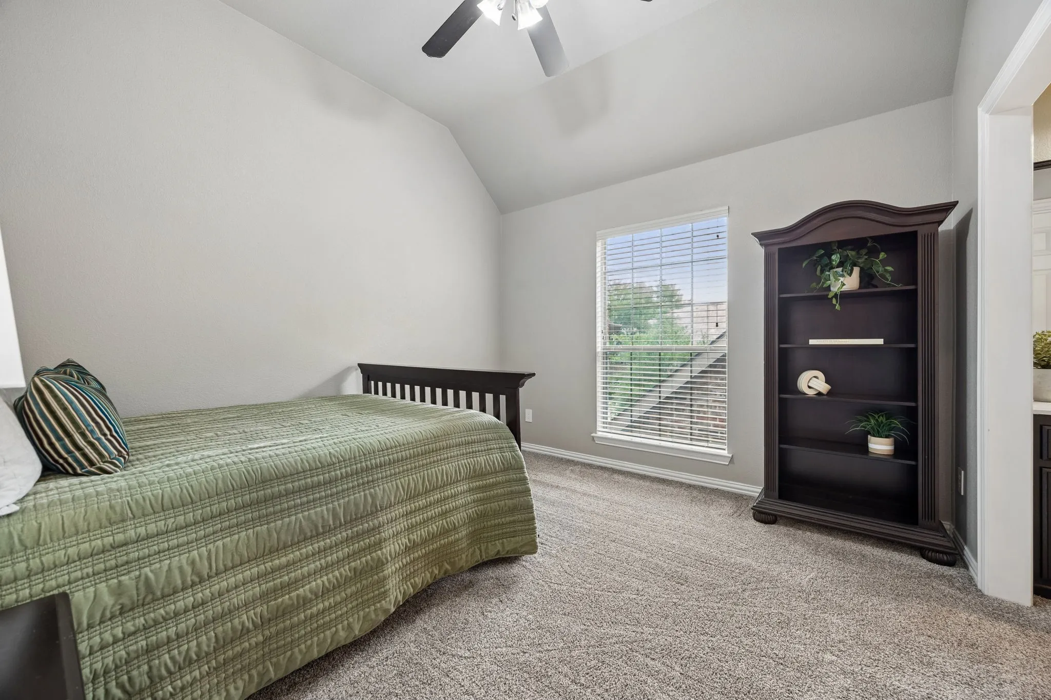 Single Family Residence For Sale in Collin County , 8709 Herns Meadow Lane, Mc Kinney, Texas 75071, 4 Bedroom, 4 Bathroom, 2 Garage spaces, 3,517 Sqft, built in 2005, mls#21303367, Real Estate Agent in Mc Kinney, Homes For Sale in Collin county, Homes For Sale in Mc Kinney, Realtor in Mc Kinney Texas, Real Estate Brokerage Independent Realty Texas, Luminita Cordes Realtor