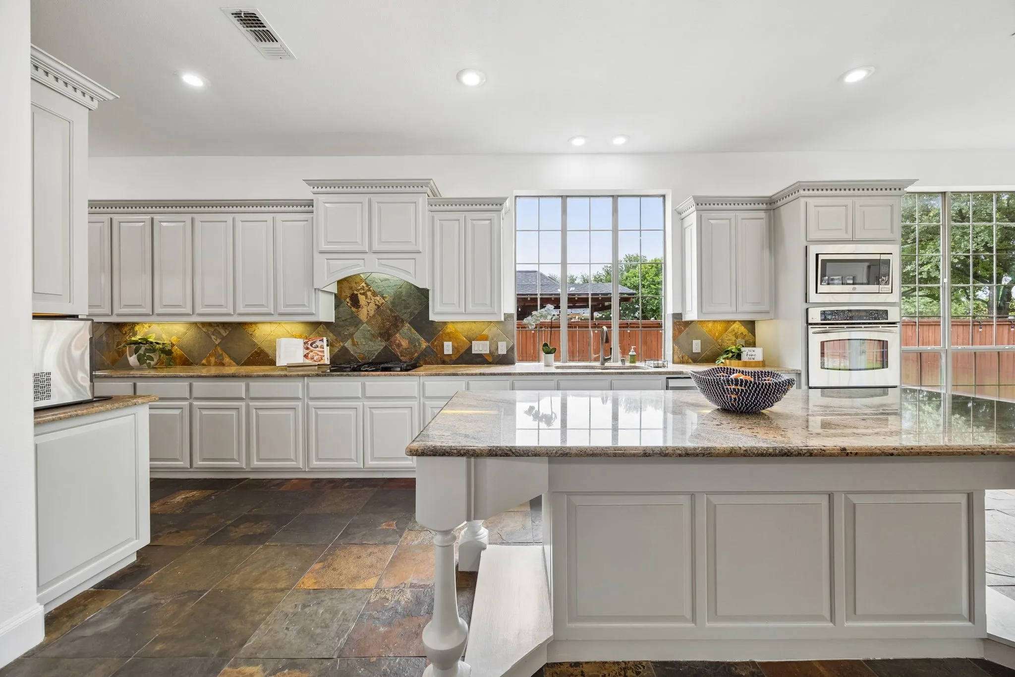 Single Family Residence For Sale in Collin County , 8709 Herns Meadow Lane, Mc Kinney, Texas 75071, 4 Bedroom, 4 Bathroom, 2 Garage spaces, 3,517 Sqft, built in 2005, mls#21303367, Real Estate Agent in Mc Kinney, Homes For Sale in Collin county, Homes For Sale in Mc Kinney, Realtor in Mc Kinney Texas, Real Estate Brokerage Independent Realty Texas, Luminita Cordes Realtor