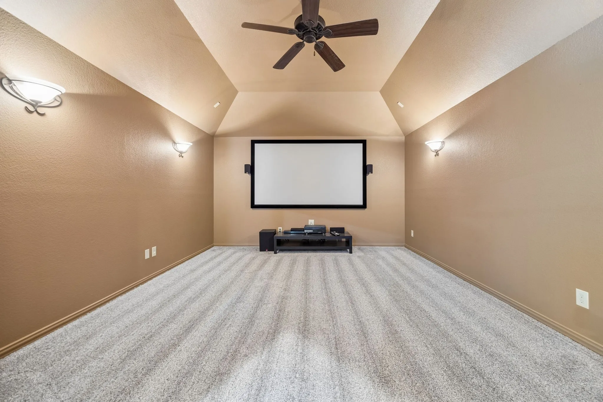 Single Family Residence For Sale in Collin County , 8709 Herns Meadow Lane, Mc Kinney, Texas 75071, 4 Bedroom, 4 Bathroom, 2 Garage spaces, 3,517 Sqft, built in 2005, mls#21303367, Real Estate Agent in Mc Kinney, Homes For Sale in Collin county, Homes For Sale in Mc Kinney, Realtor in Mc Kinney Texas, Real Estate Brokerage Independent Realty Texas, Luminita Cordes Realtor