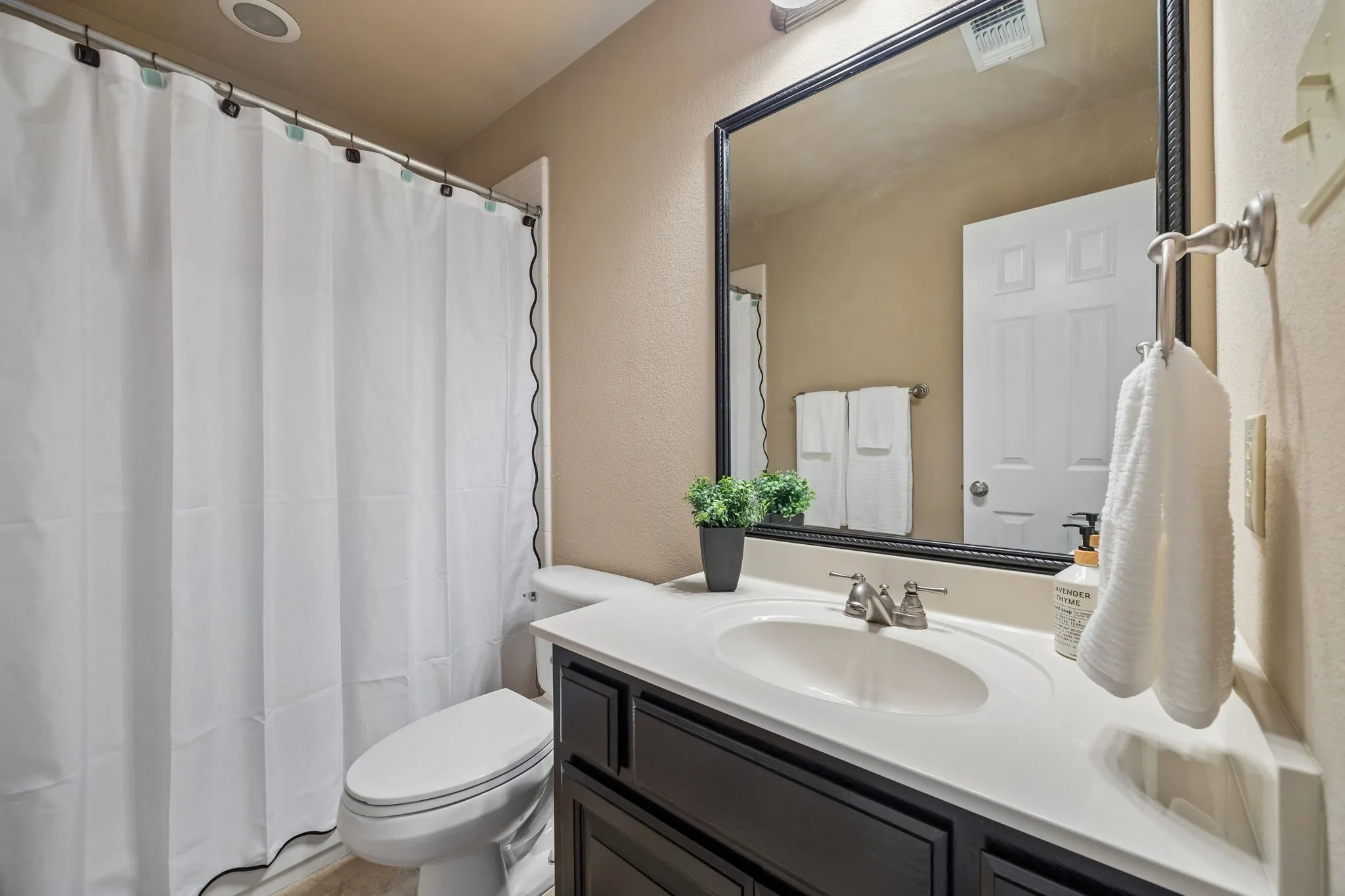 Single Family Residence For Sale in Collin County , 8709 Herns Meadow Lane, Mc Kinney, Texas 75071, 4 Bedroom, 4 Bathroom, 2 Garage spaces, 3,517 Sqft, built in 2005, mls#21303367, Real Estate Agent in Mc Kinney, Homes For Sale in Collin county, Homes For Sale in Mc Kinney, Realtor in Mc Kinney Texas, Real Estate Brokerage Independent Realty Texas, Luminita Cordes Realtor