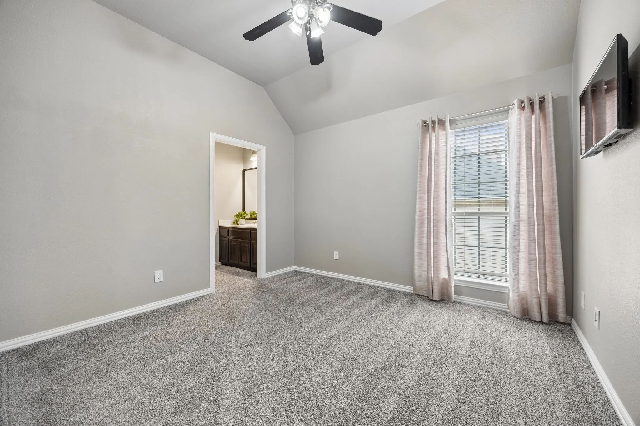 Single Family Residence For Sale in Collin County , 8709 Herns Meadow Lane, Mc Kinney, Texas 75071, 4 Bedroom, 4 Bathroom, 2 Garage spaces, 3,517 Sqft, built in 2005, mls#21303367, Real Estate Agent in Mc Kinney, Homes For Sale in Collin county, Homes For Sale in Mc Kinney, Realtor in Mc Kinney Texas, Real Estate Brokerage Independent Realty Texas, Luminita Cordes Realtor